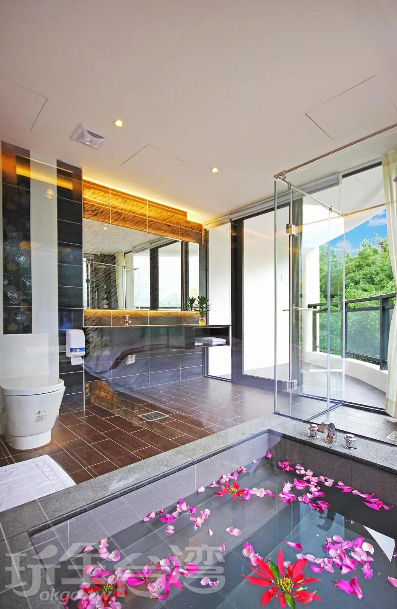 Shuian Lakeside Hotel