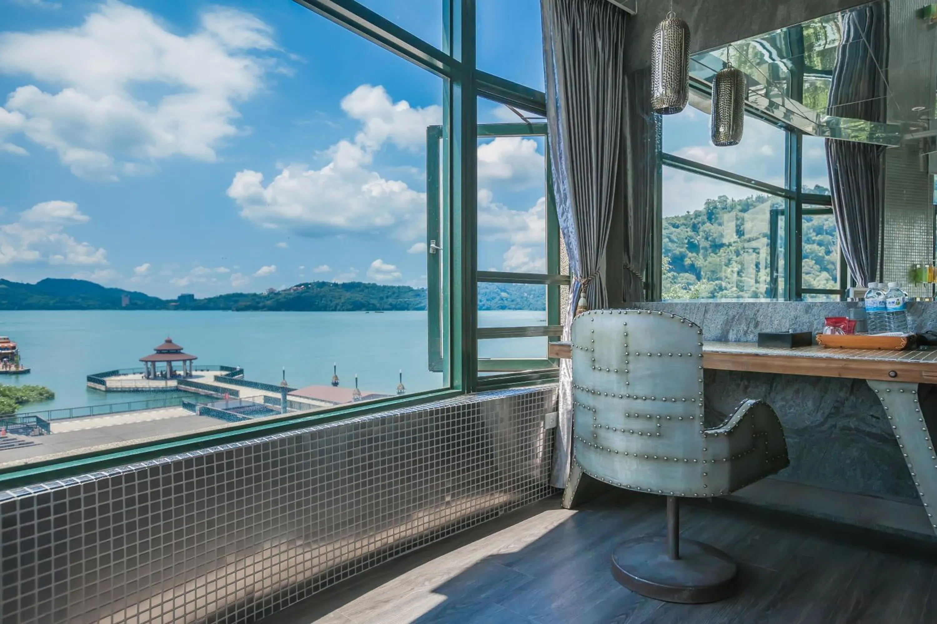 Shuian Lakeside Hotel