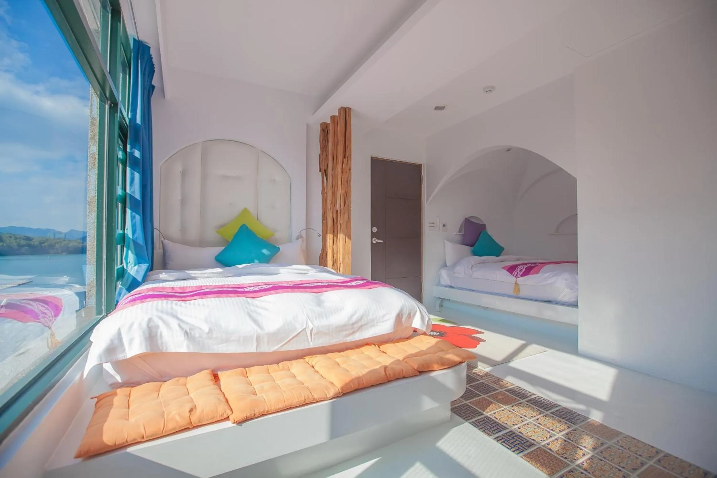 Day, Bed in Shuian Lakeside Hotel