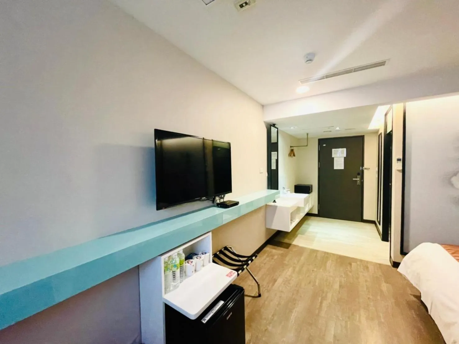 Photo of the whole room, Bed in Travel Art Inn