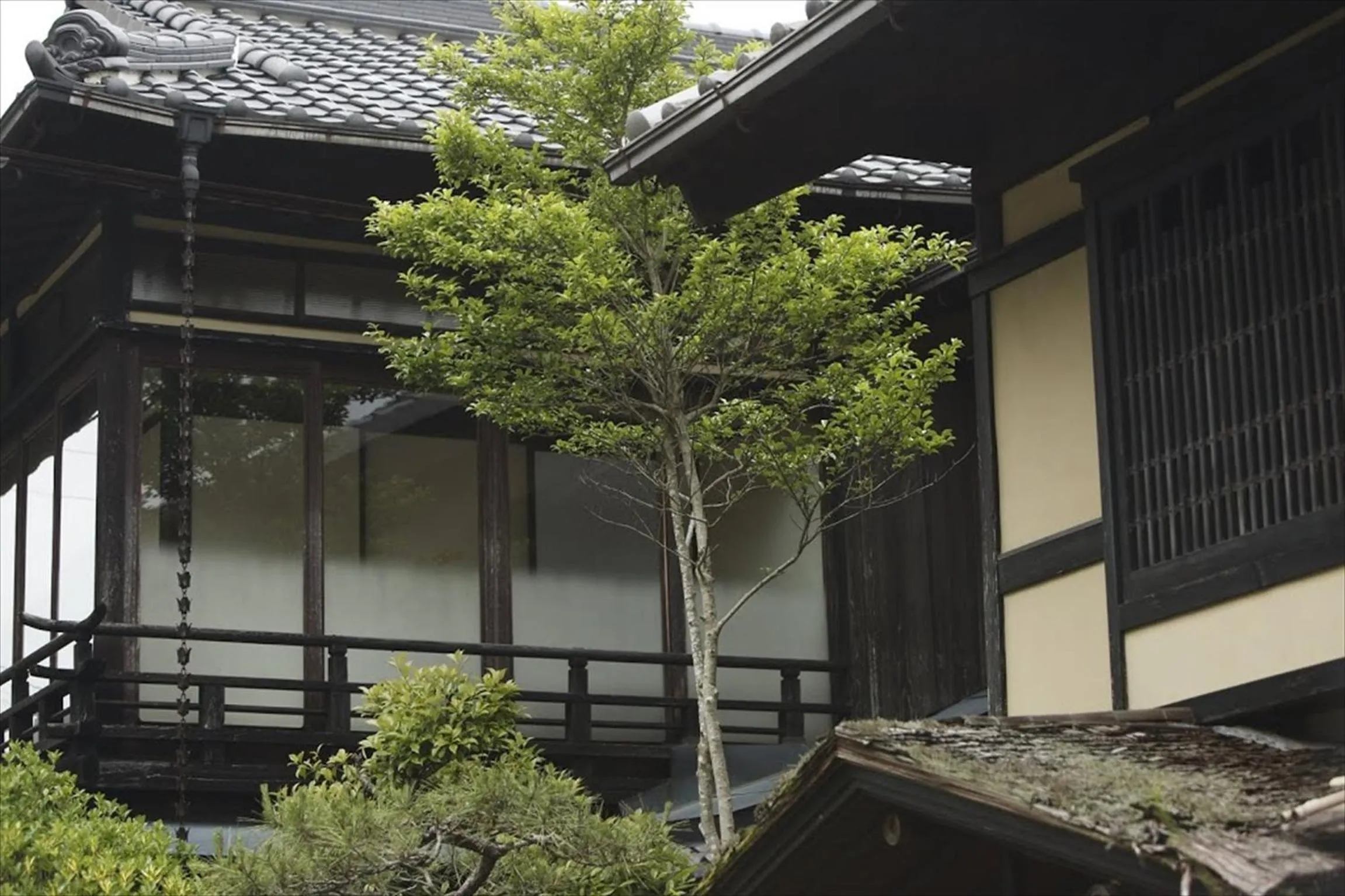 Property building in Hazuki