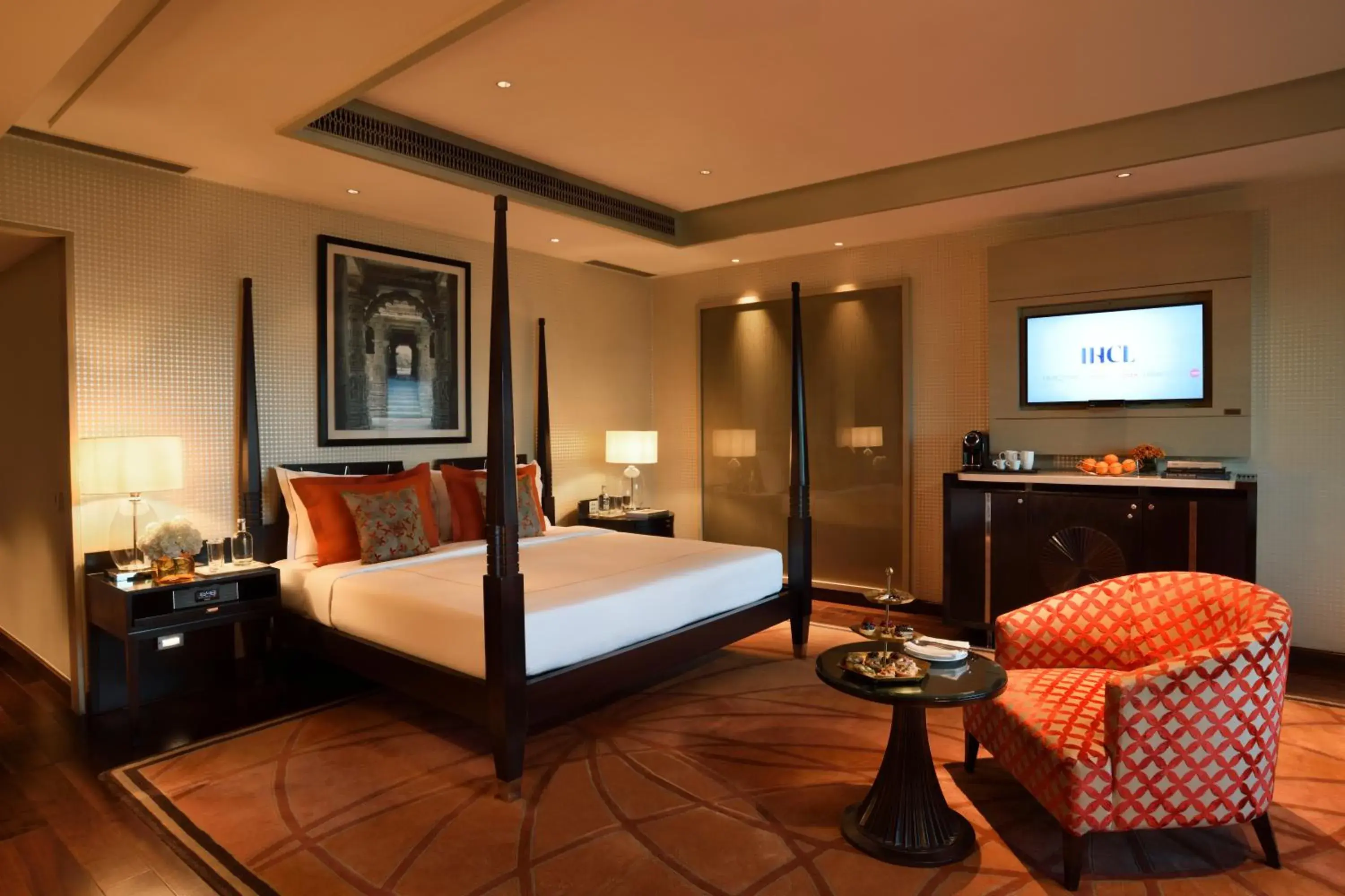 Luxury Suite with Breakfast, Two Way Airport Transfers, Evening Cocktail Hours & High-Tea - single occupancy in Taj Santacruz Luxury Suite with Breakfast, Two Way Airport Transfers, Evening Cocktail Hours & High-Tea - single occupancy in Taj Santacruz