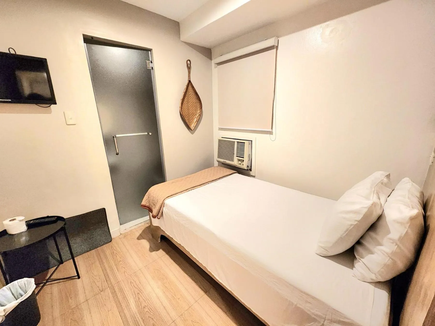 Bedroom, Bed in Stone House Hotel Manila