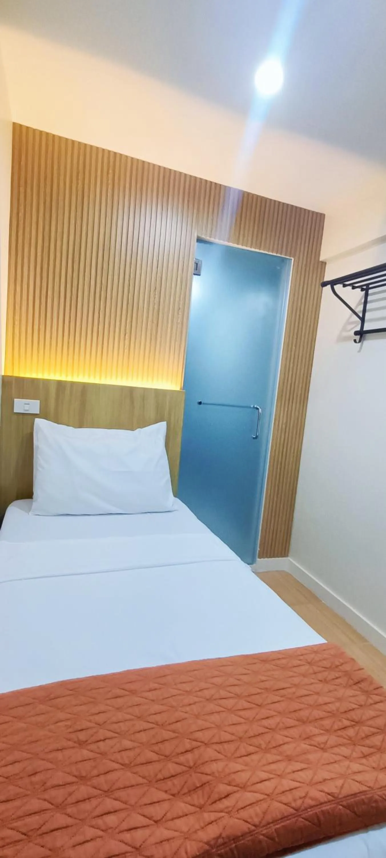 Photo of the whole room, Bed in Stone House Hotel Manila