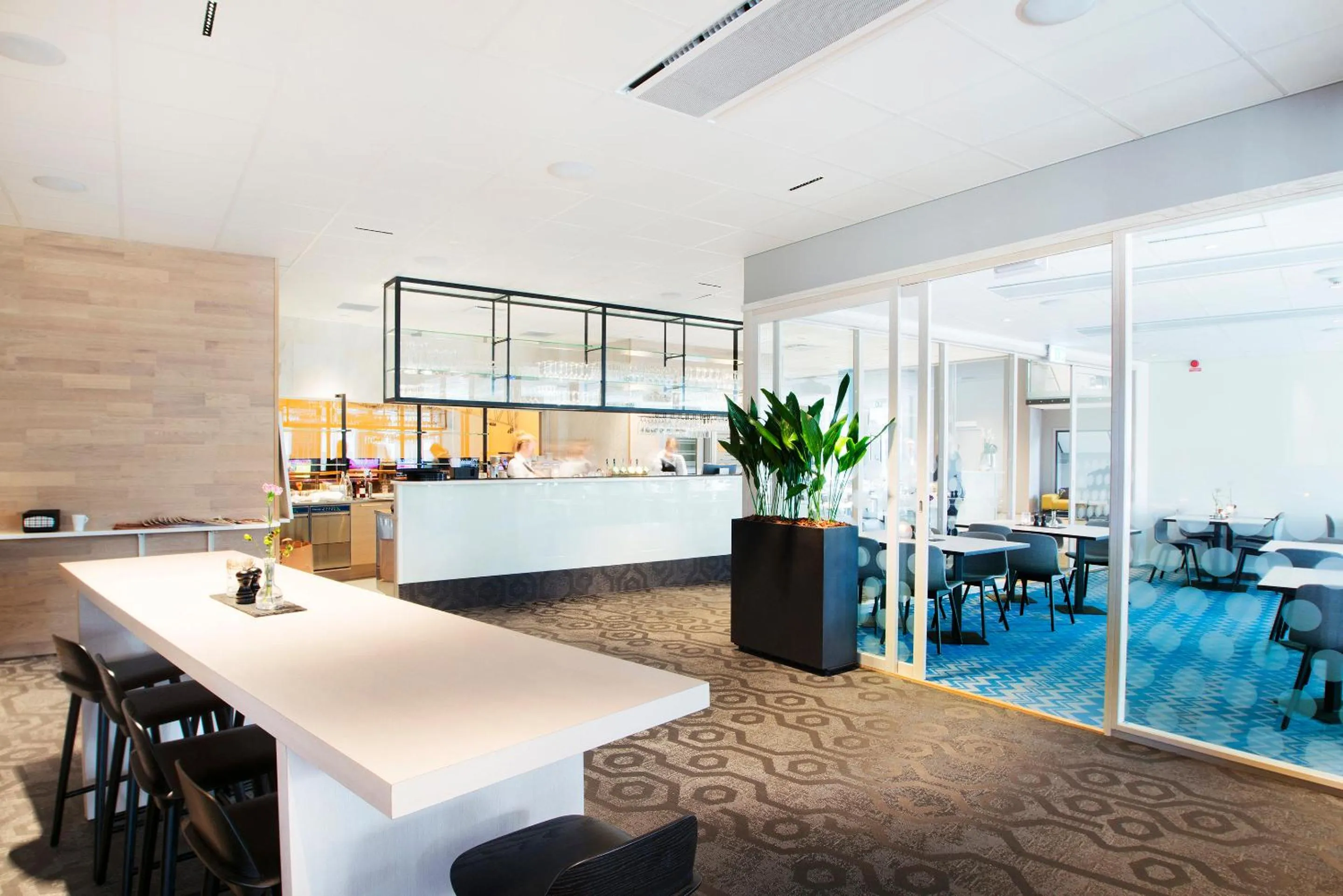 Restaurant/places to eat in Best Western RC Hotel