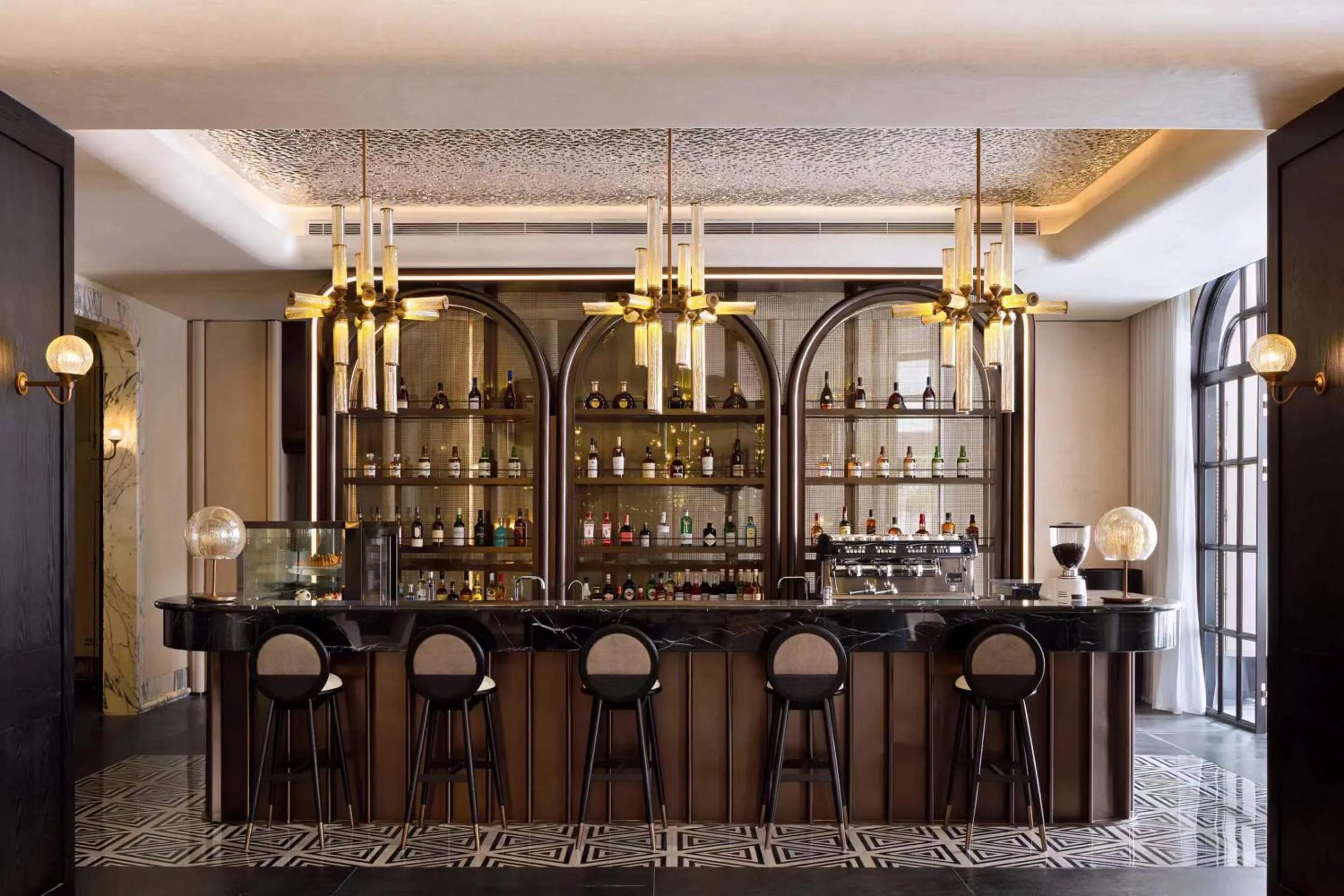 Lounge or bar in Sofitel Shanghai North Bund