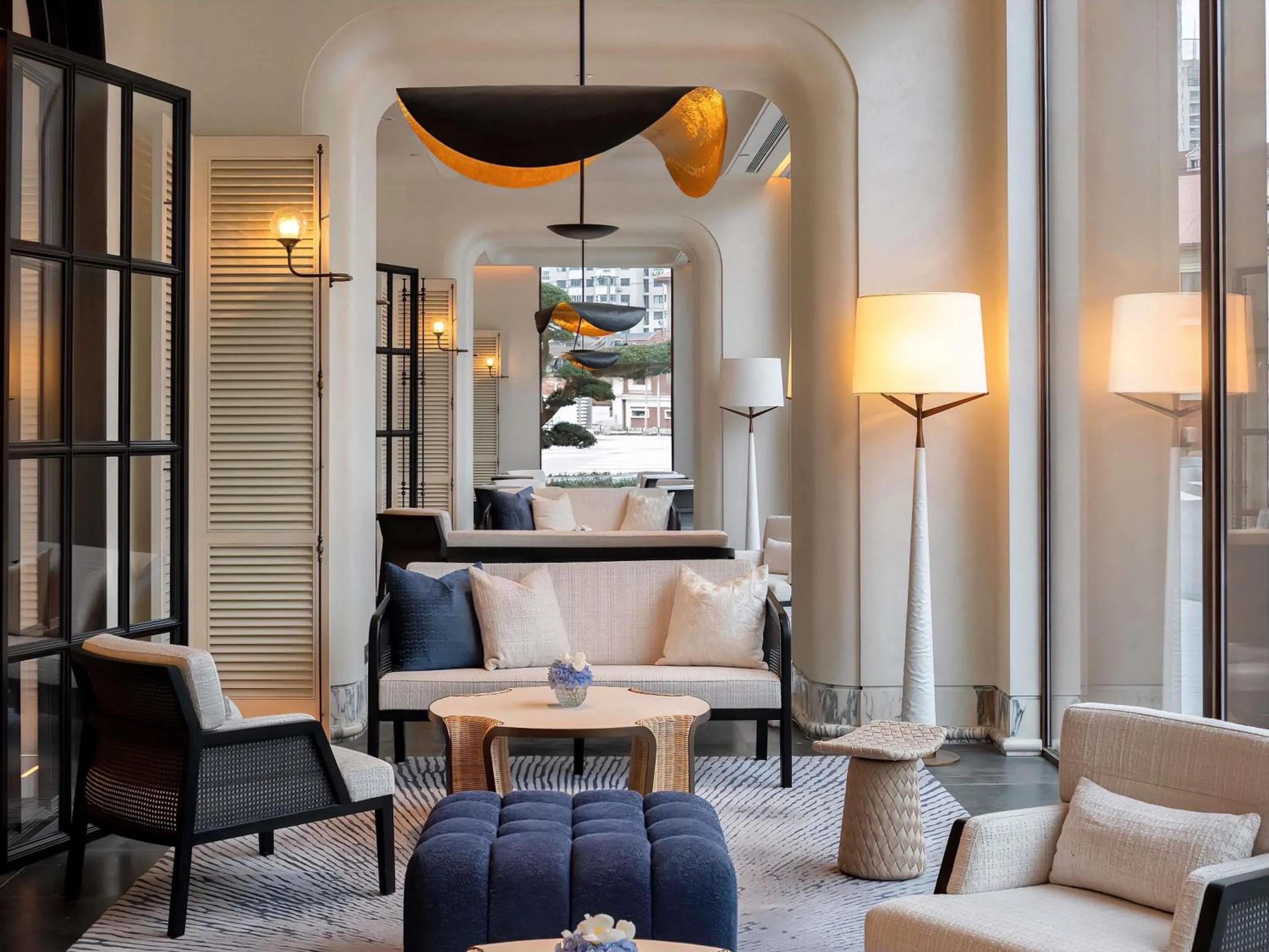 Lounge or bar in Sofitel Shanghai North Bund