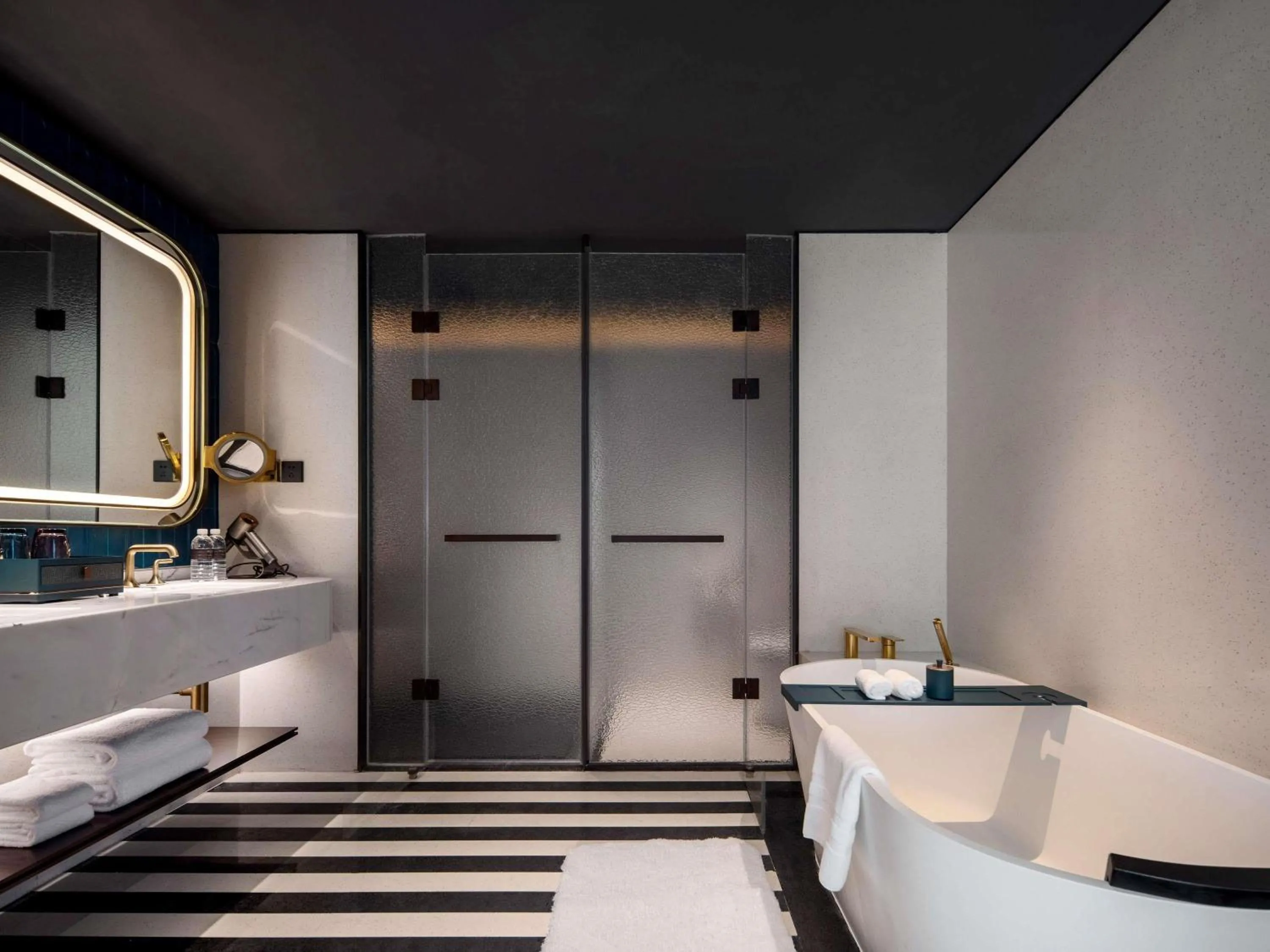 Bedroom in Sofitel Shanghai North Bund