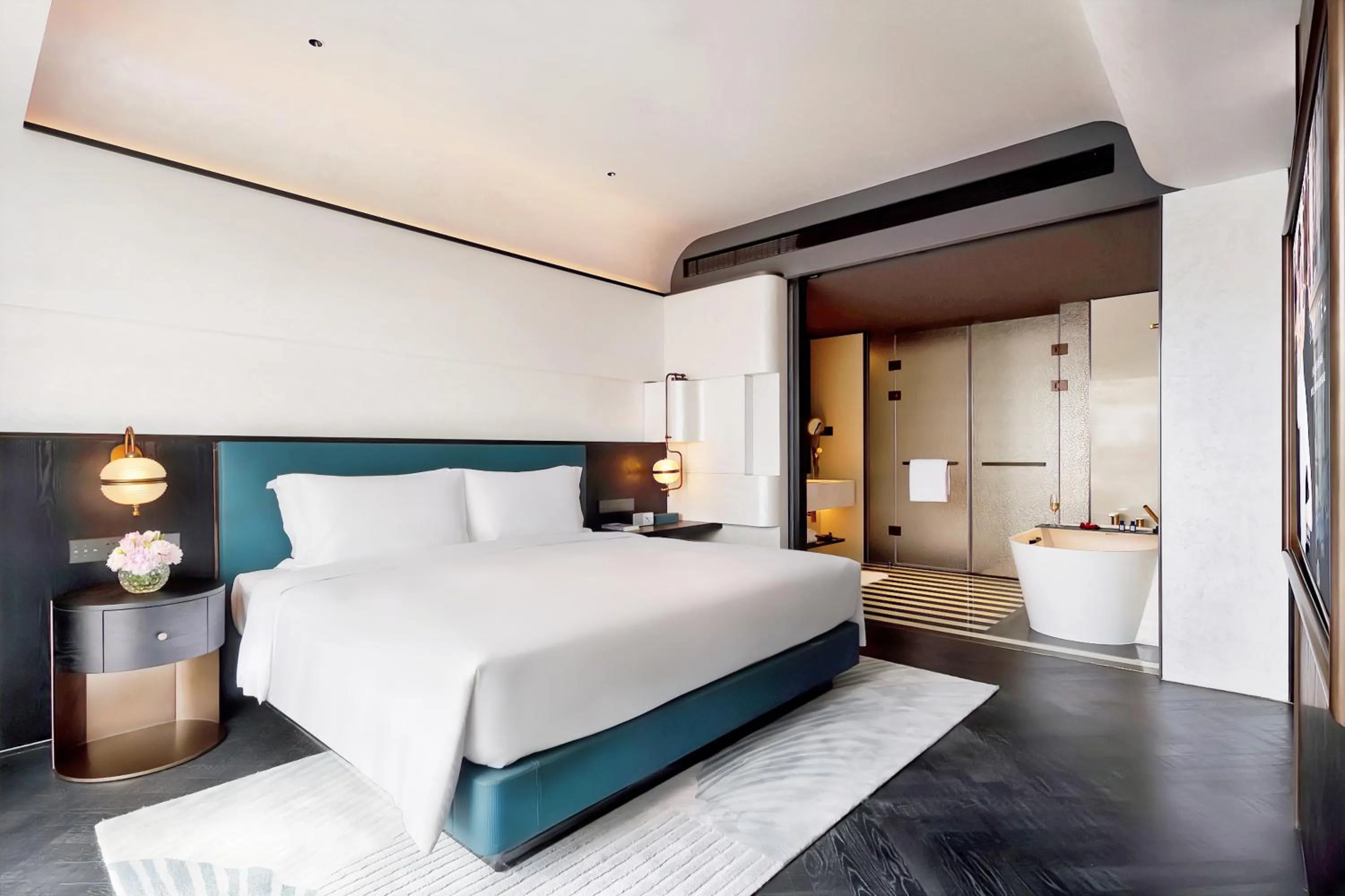 Bedroom, Bed in Sofitel Shanghai North Bund