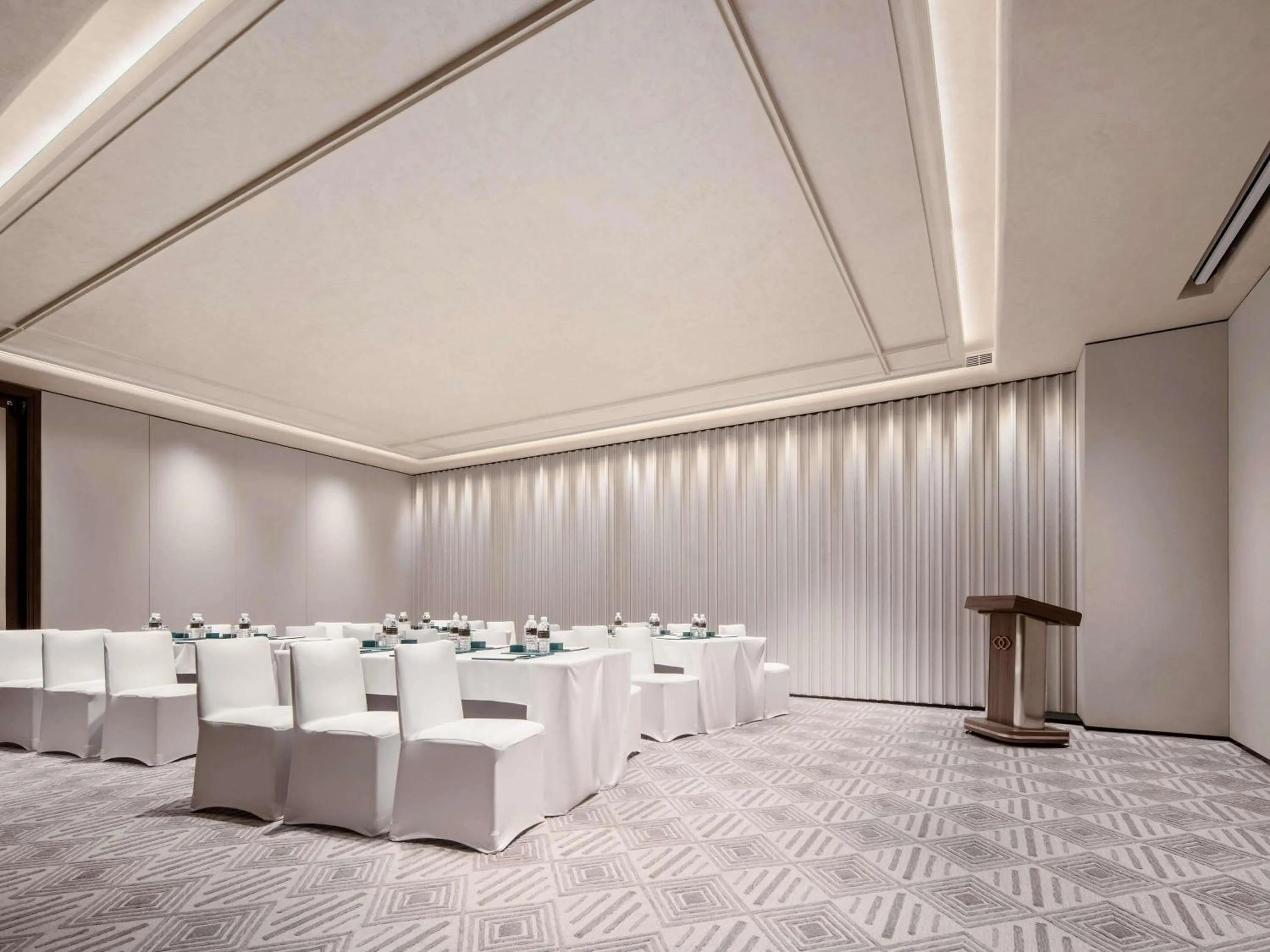 Meeting/conference room in Sofitel Shanghai North Bund