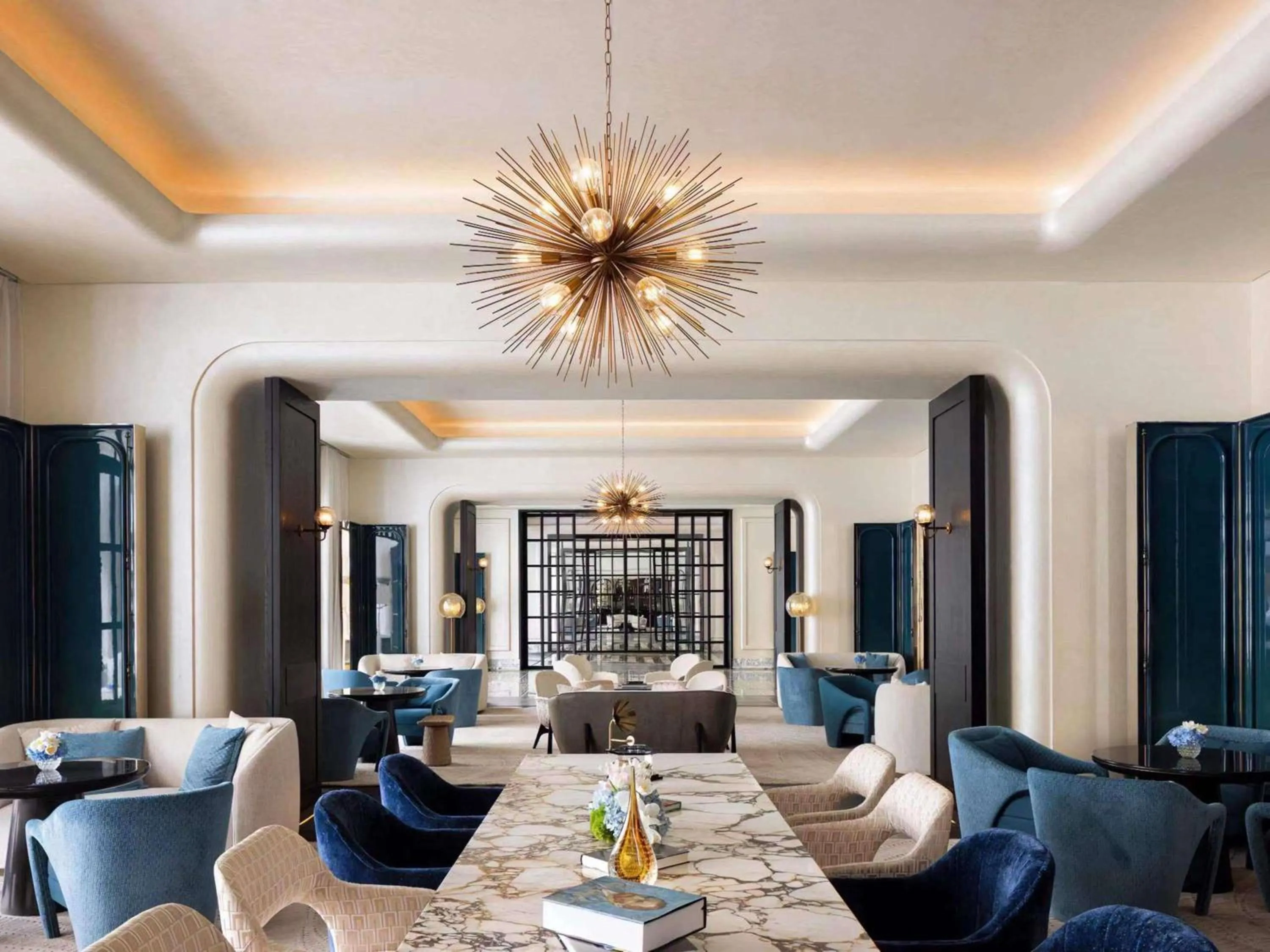 Lounge or bar in Sofitel Shanghai North Bund