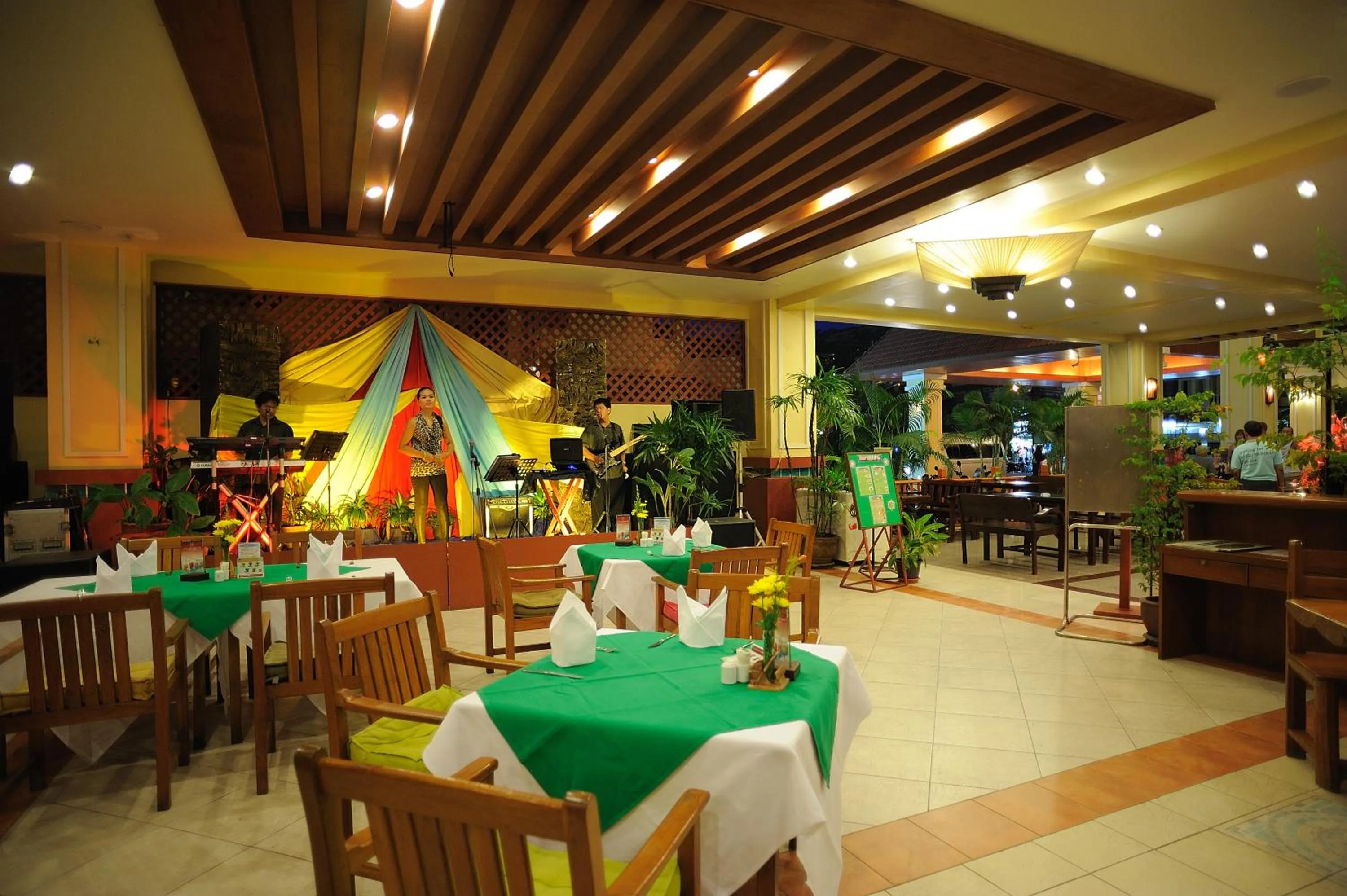 Lounge or bar, Restaurant/Places to Eat in Bauman Grand