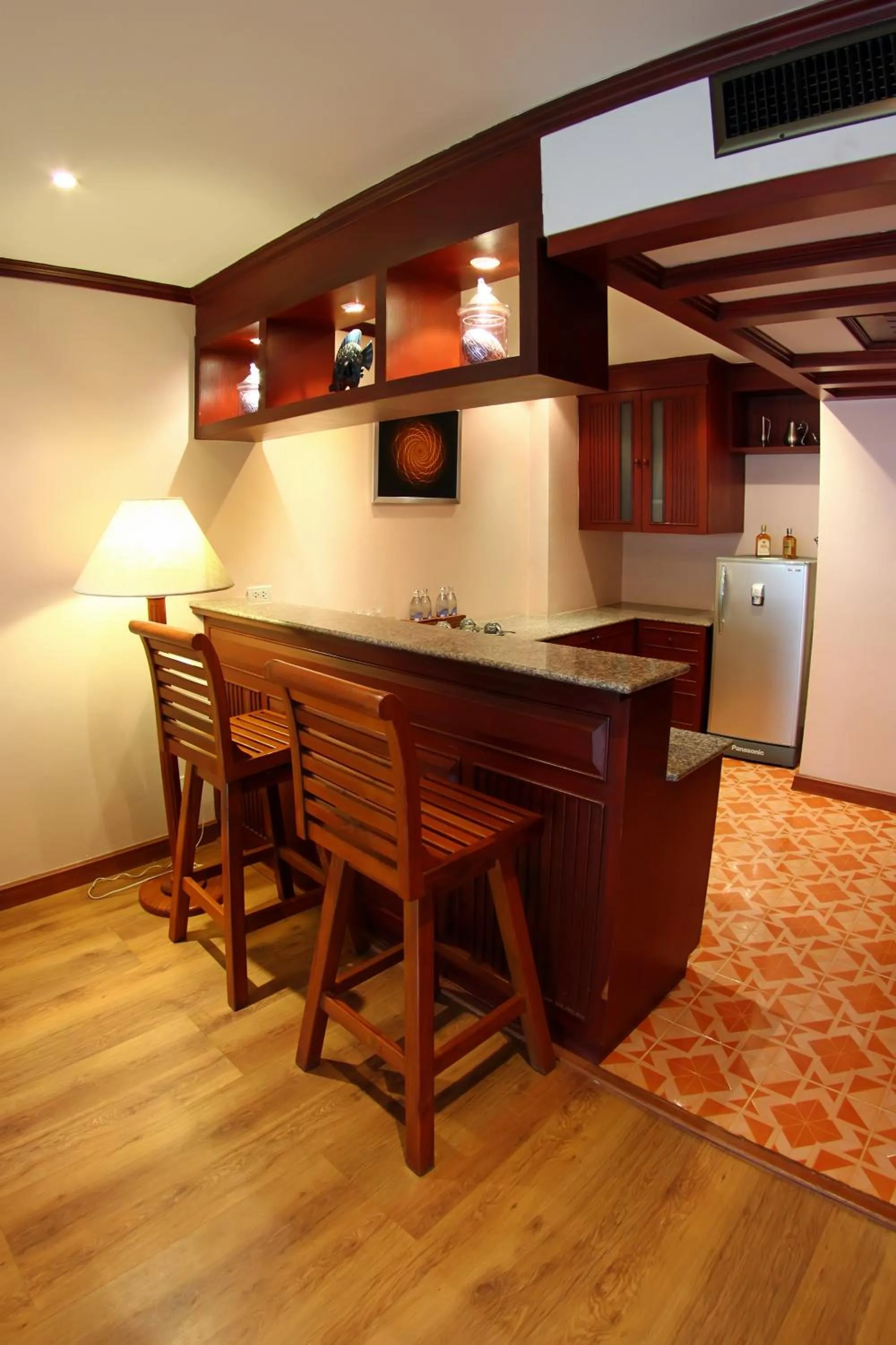 Kitchen or kitchenette, Seating Area in Bauman Grand