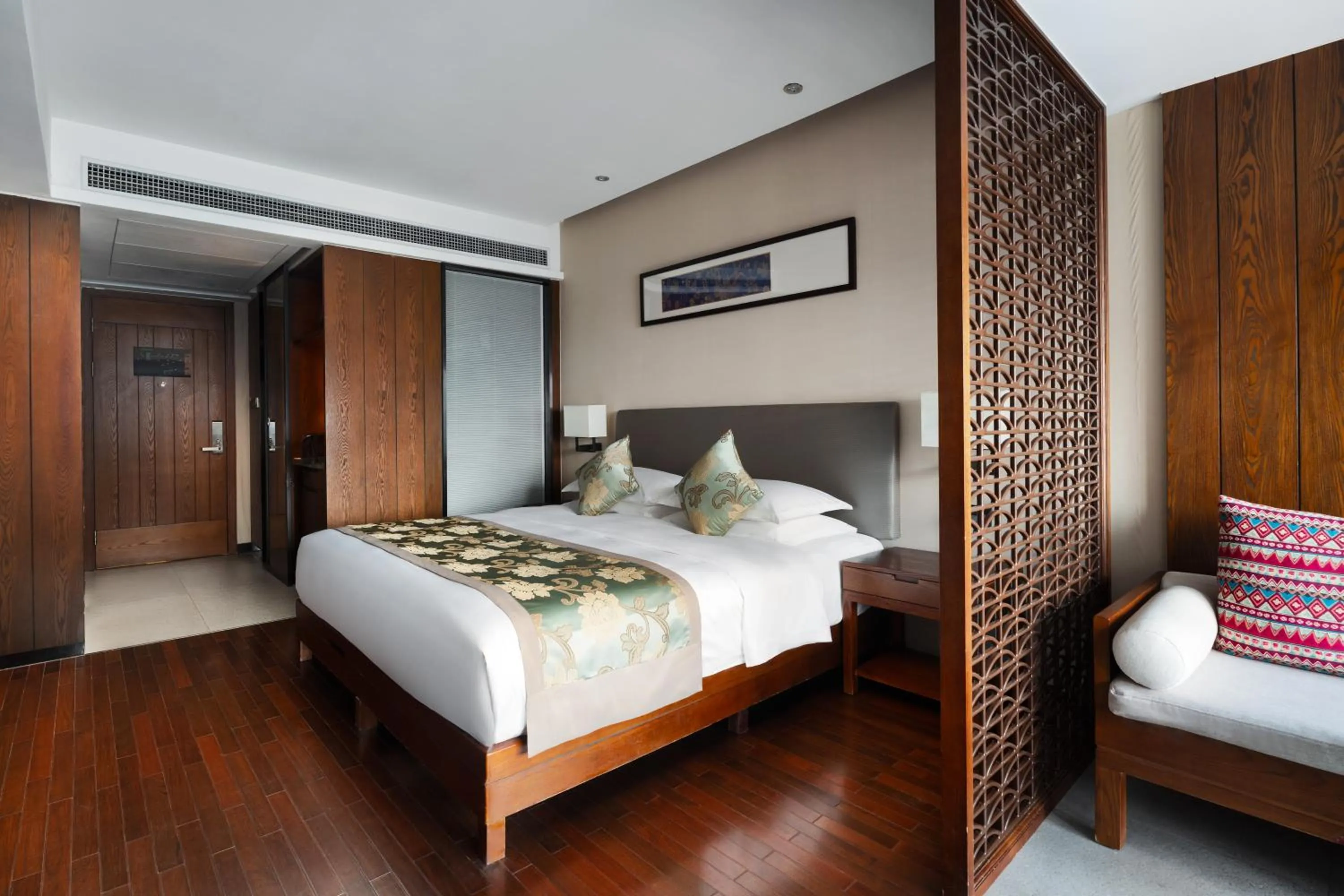Bed in SSAW Boutique Hotel Hangzhou Wildwind
