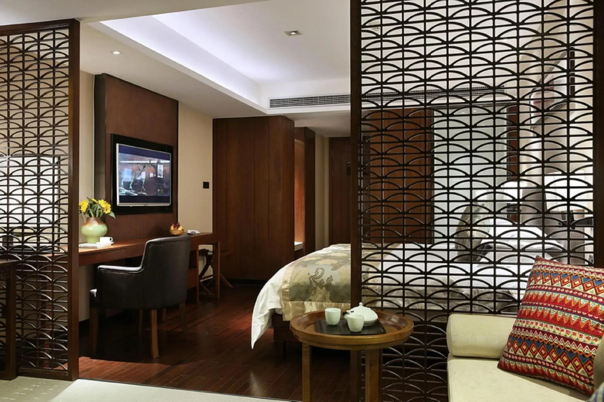 Standard King Room in SSAW Boutique Hotel Hangzhou Wildwind Standard King Room in SSAW Boutique Hotel Hangzhou Wildwind