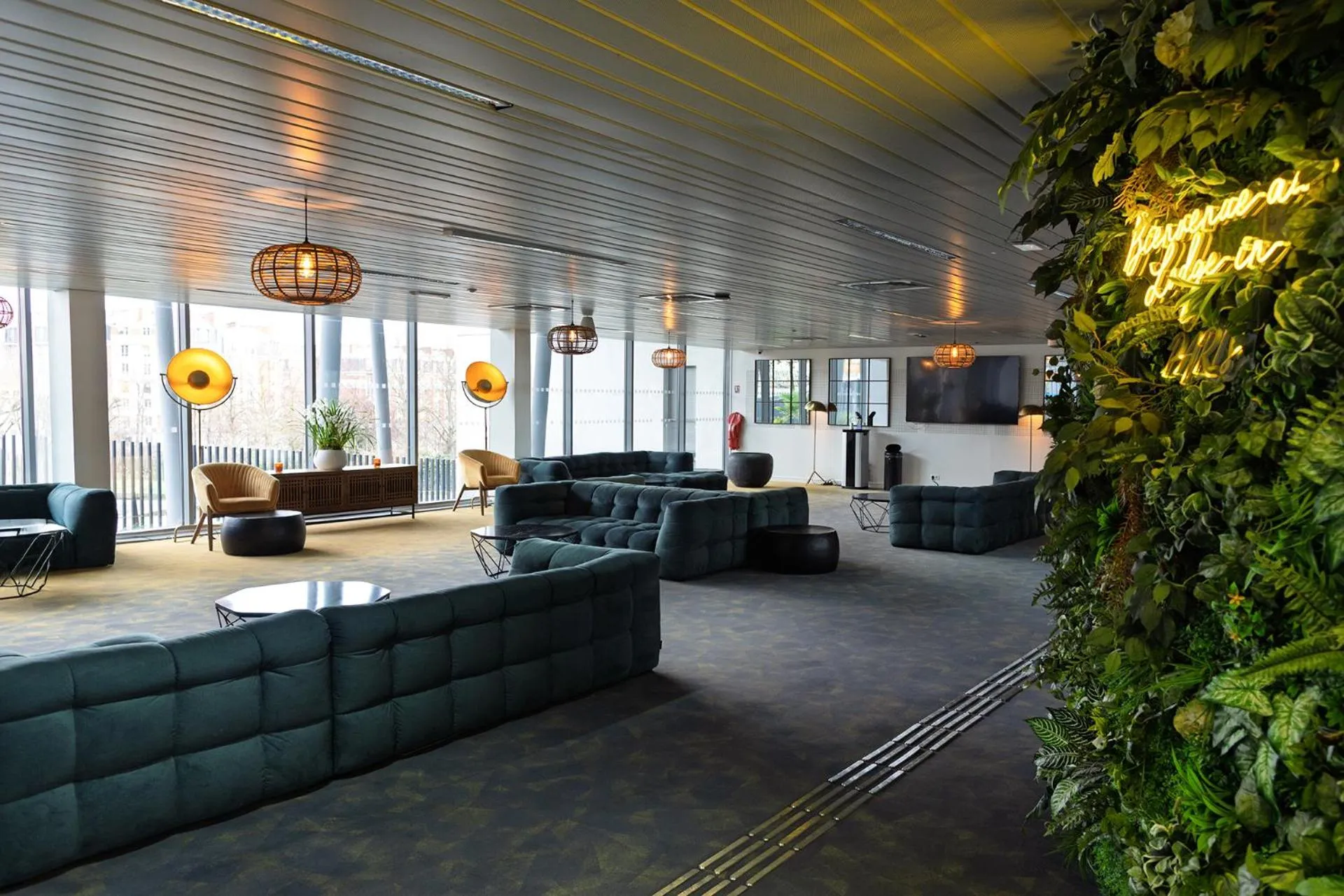 Communal lounge/ TV room in Hôtel Lodge In Paris 13