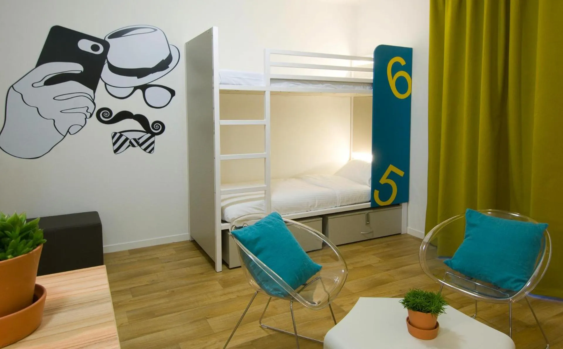 Living room, Bed in Hôtel Lodge In Paris 13