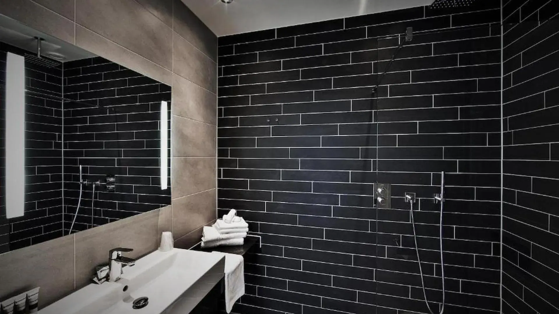 Deluxe Double Room in Hotel Rauw aan de Kade Deluxe Double Room in Hotel Rauw aan de Kade