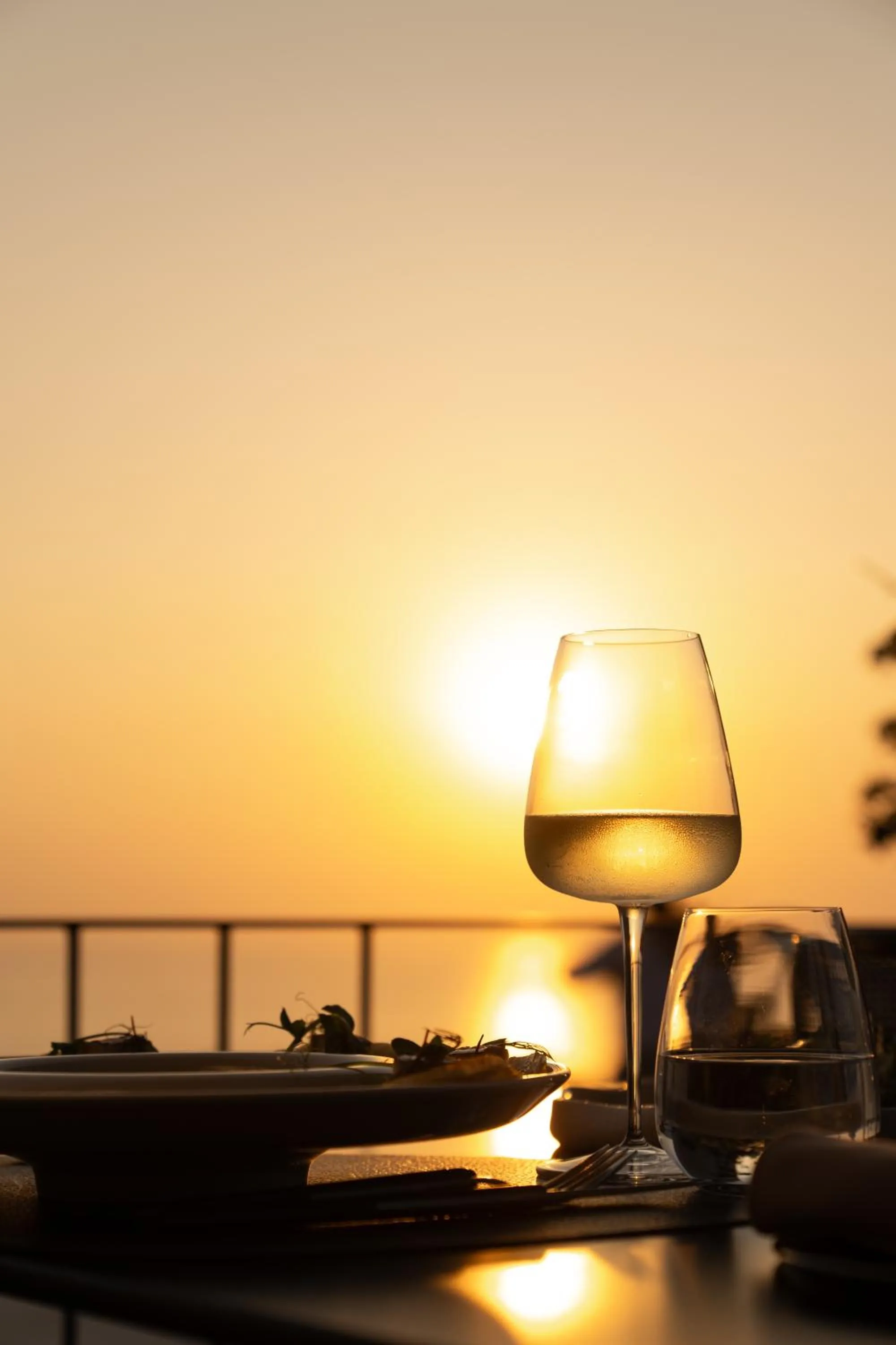 Restaurant/places to eat in Santo Pure Oia Suites & Villas