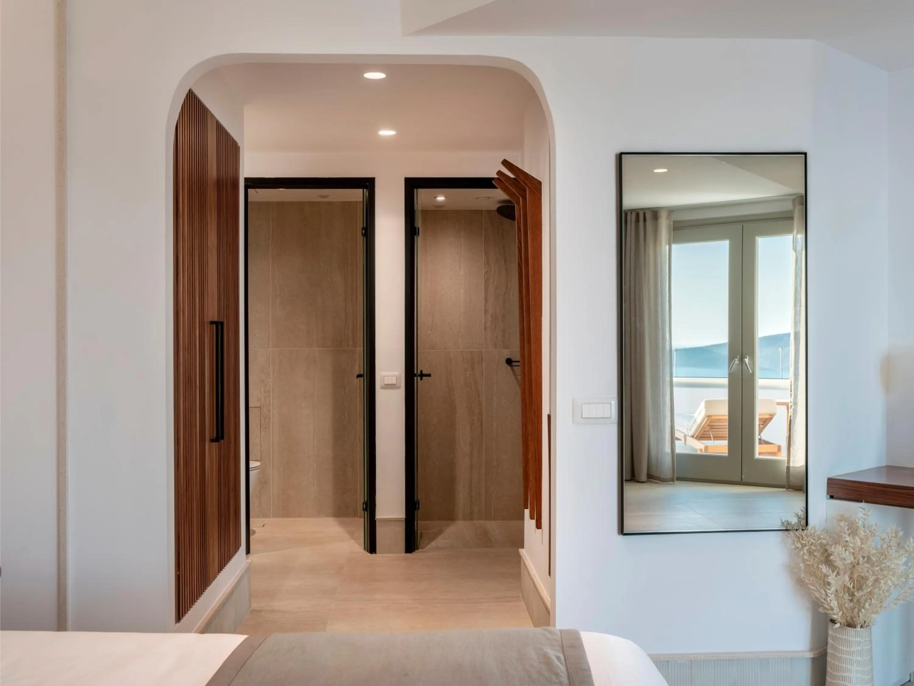 Bathroom, Bed in Santo Pure Oia Suites & Villas