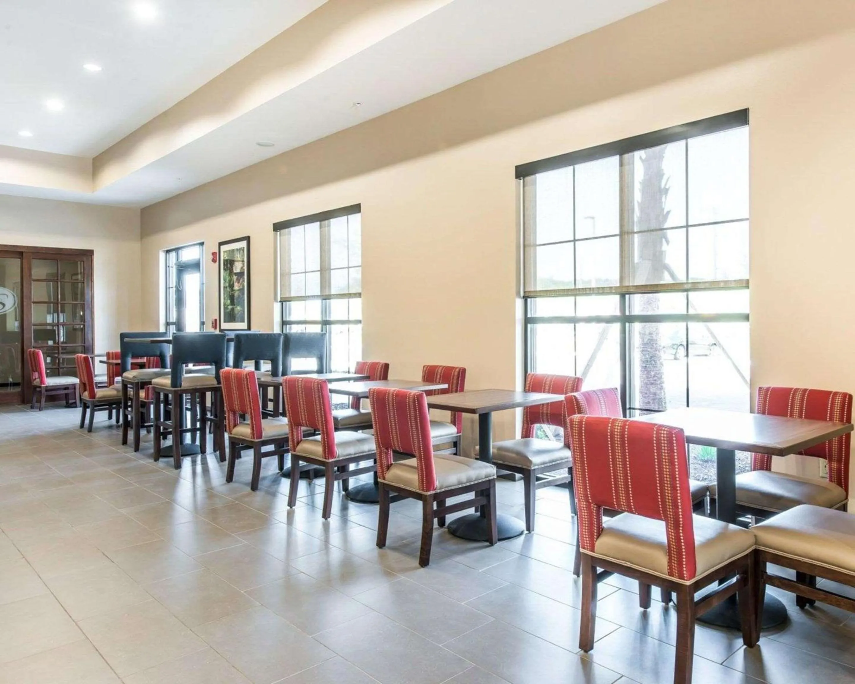 Breakfast in Comfort Suites Dunnellon near Rainbow Springs