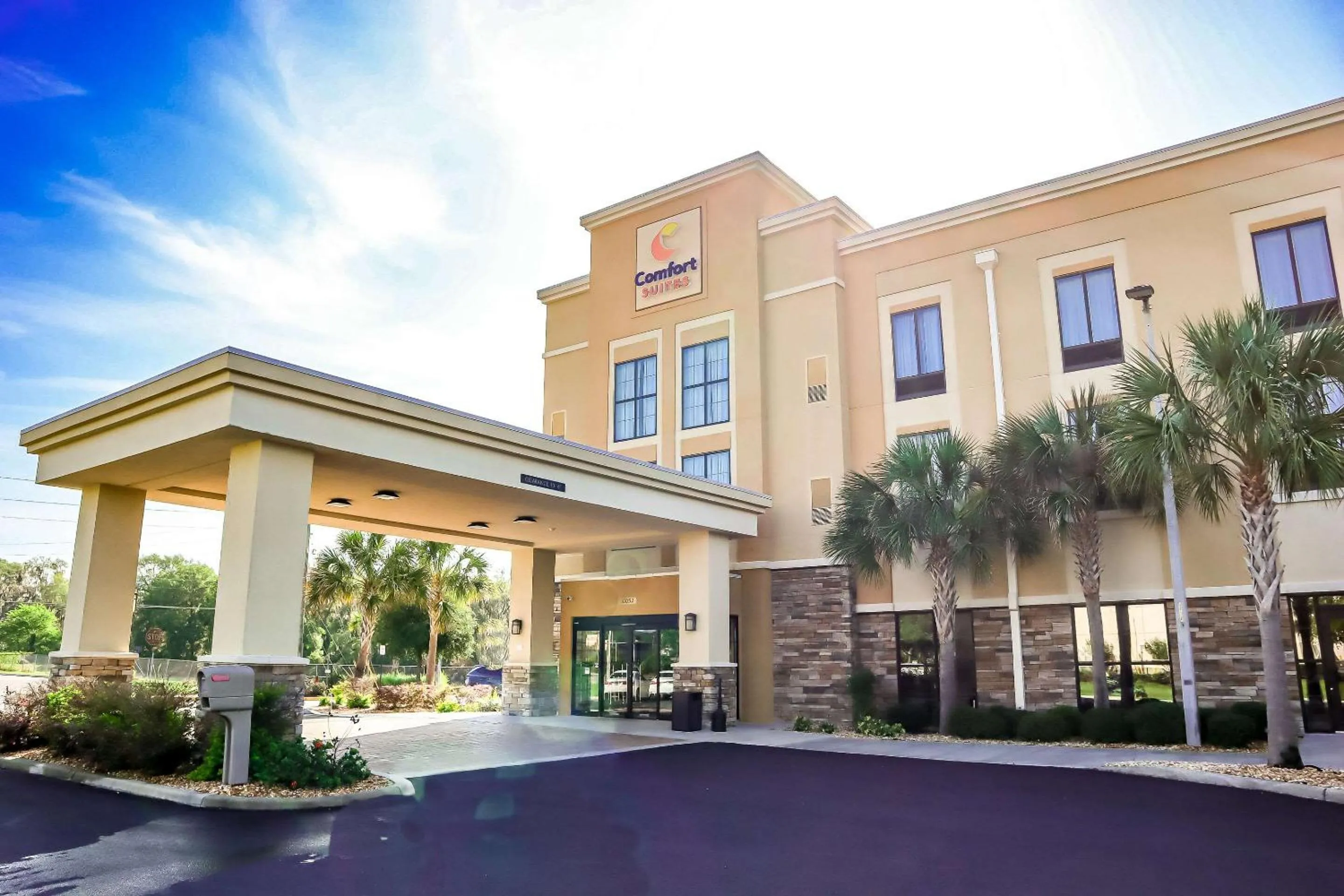 Property building in Comfort Suites Dunnellon near Rainbow Springs