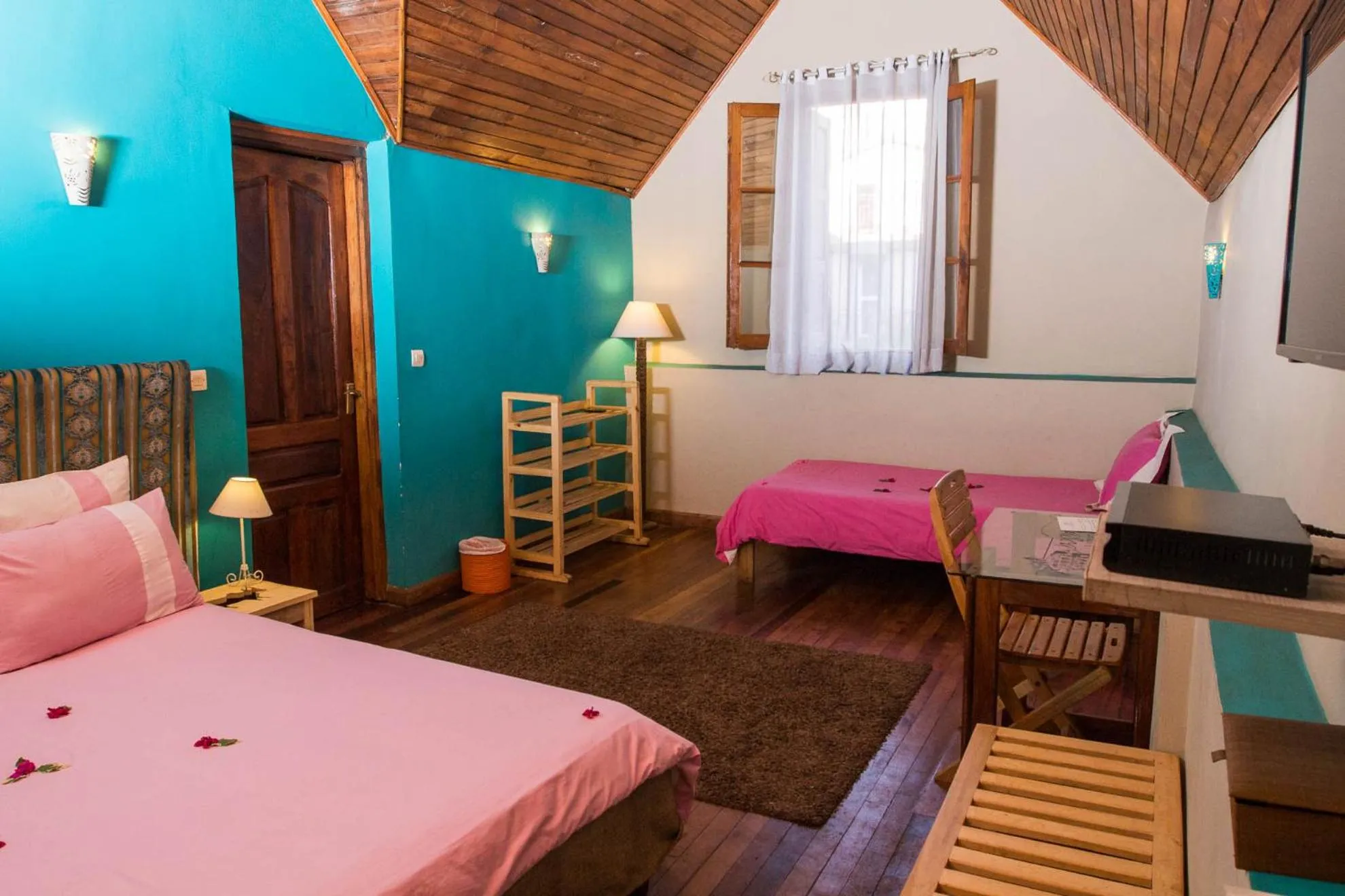Triple Room with Private Bathroom in Maison Lovasoa