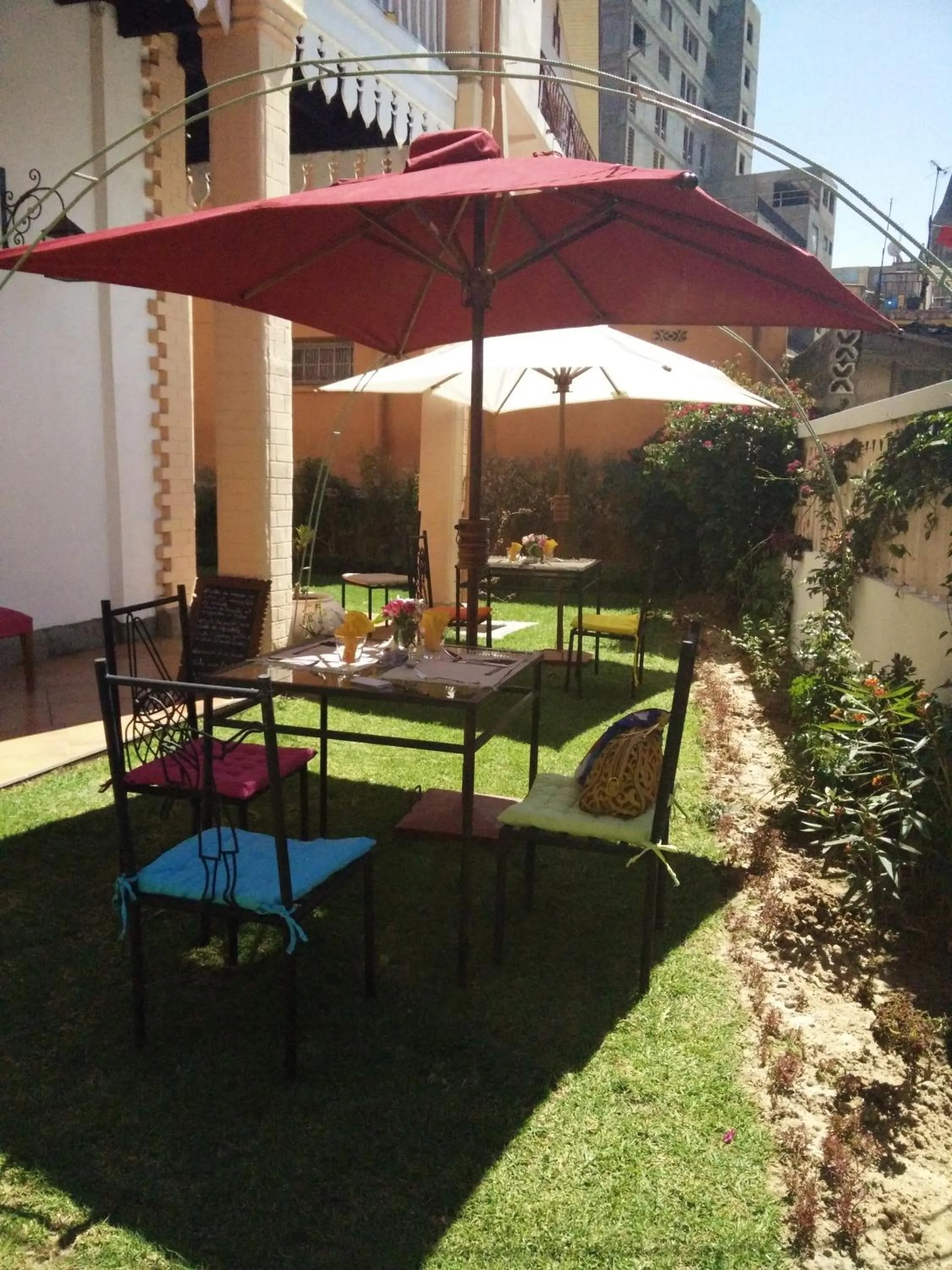 Restaurant/places to eat in Maison Lovasoa