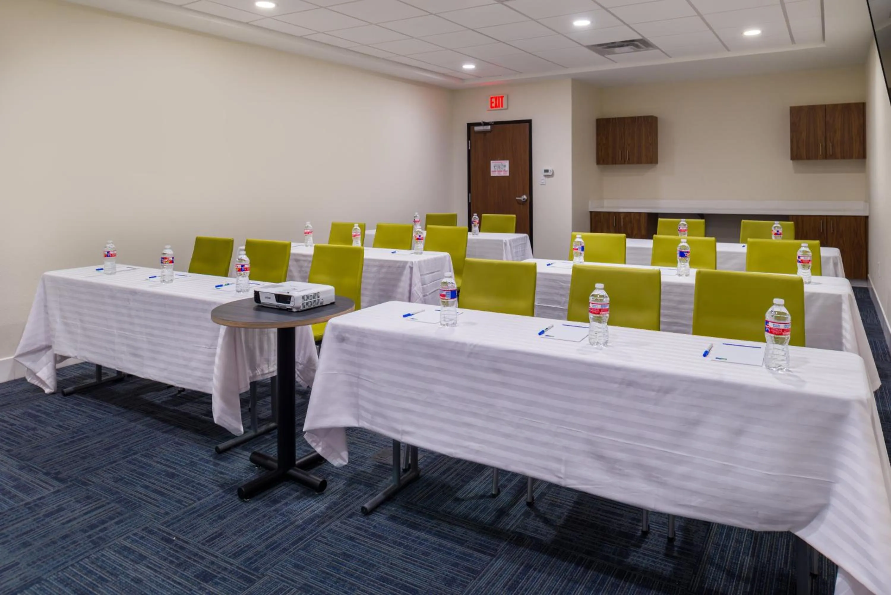 Meeting/conference room in Holiday Inn Express Fort Worth West by IHG