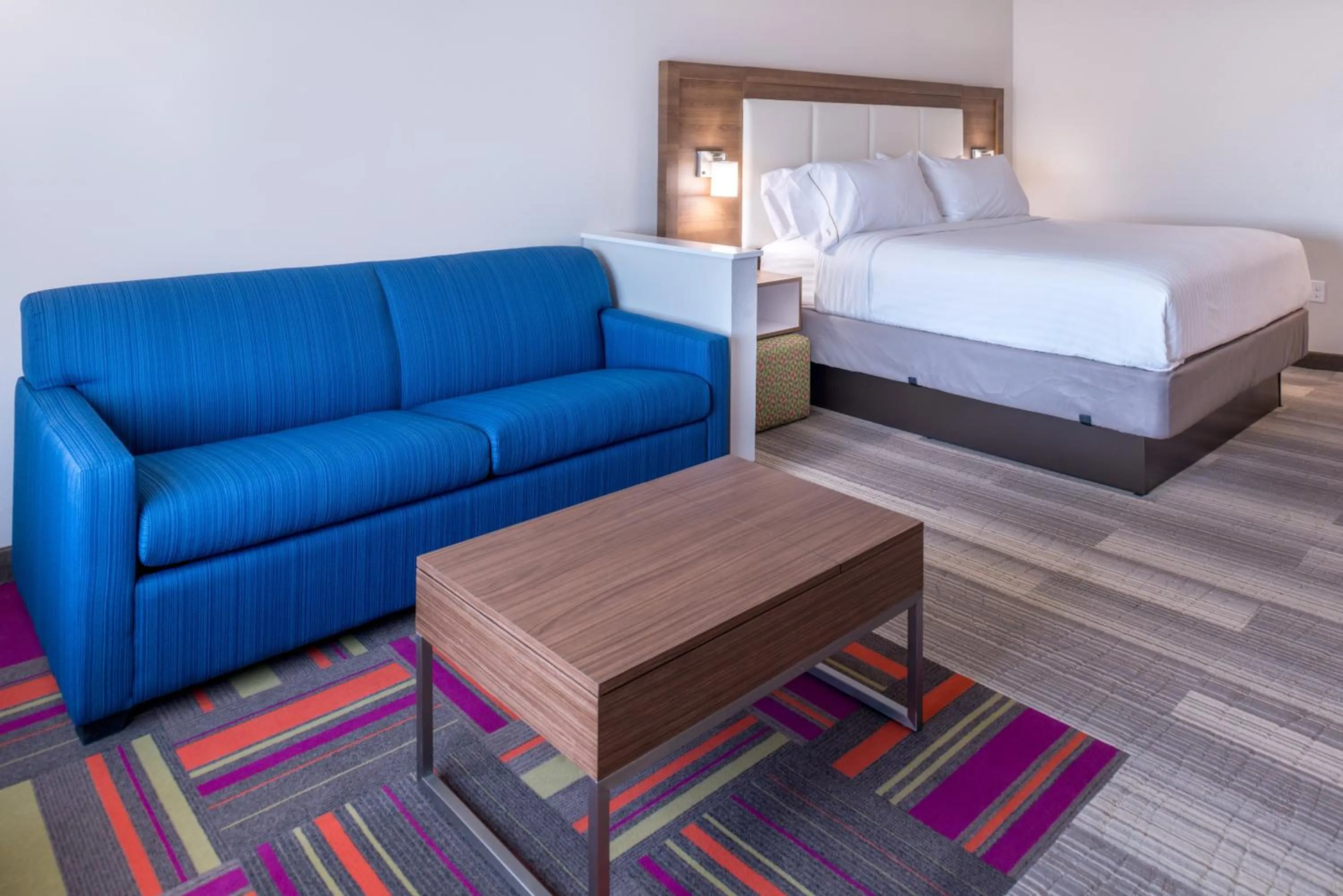Photo of the whole room, Bed in Holiday Inn Express Fort Worth West by IHG