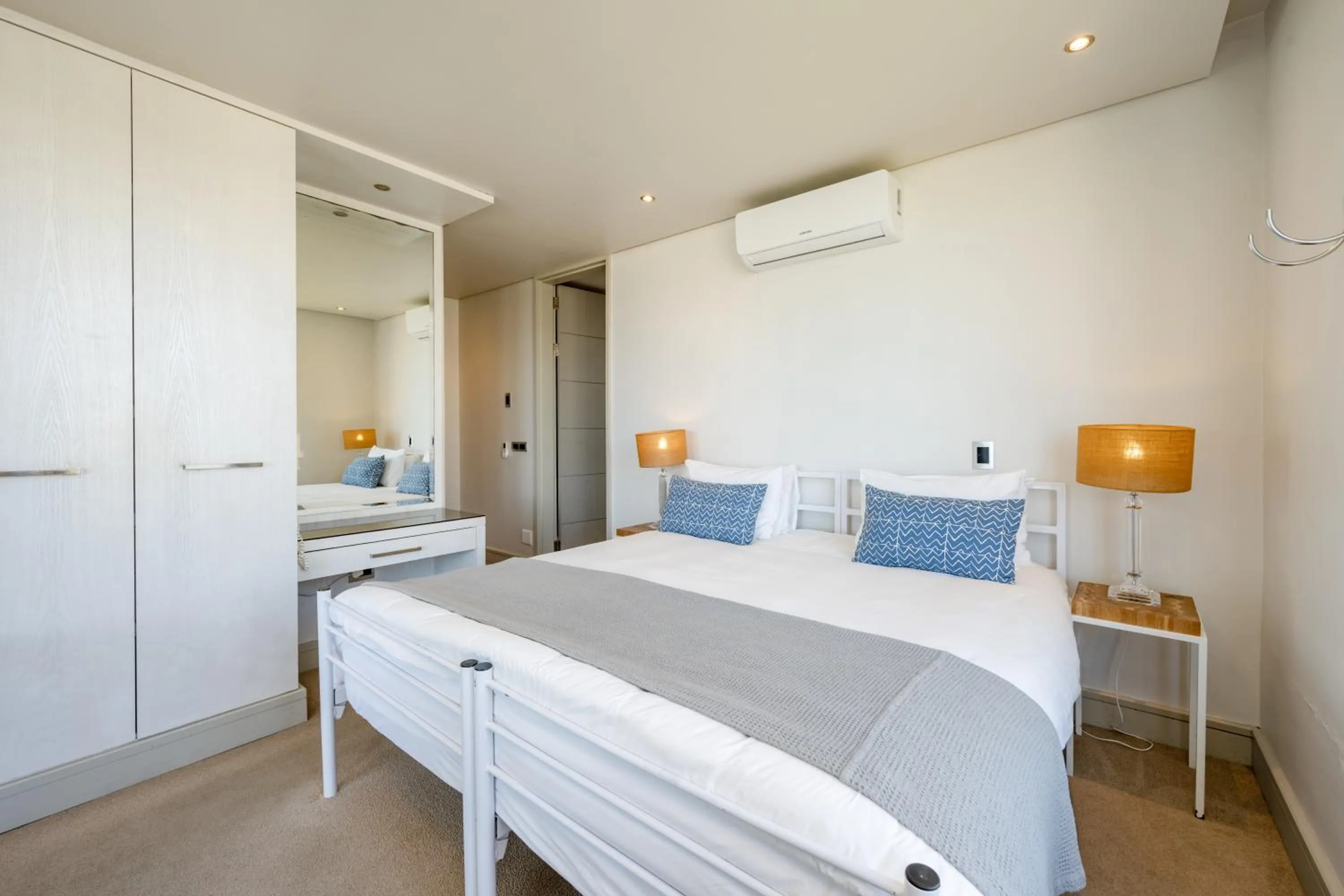 Bedroom, Bed in Harbour House Hotel