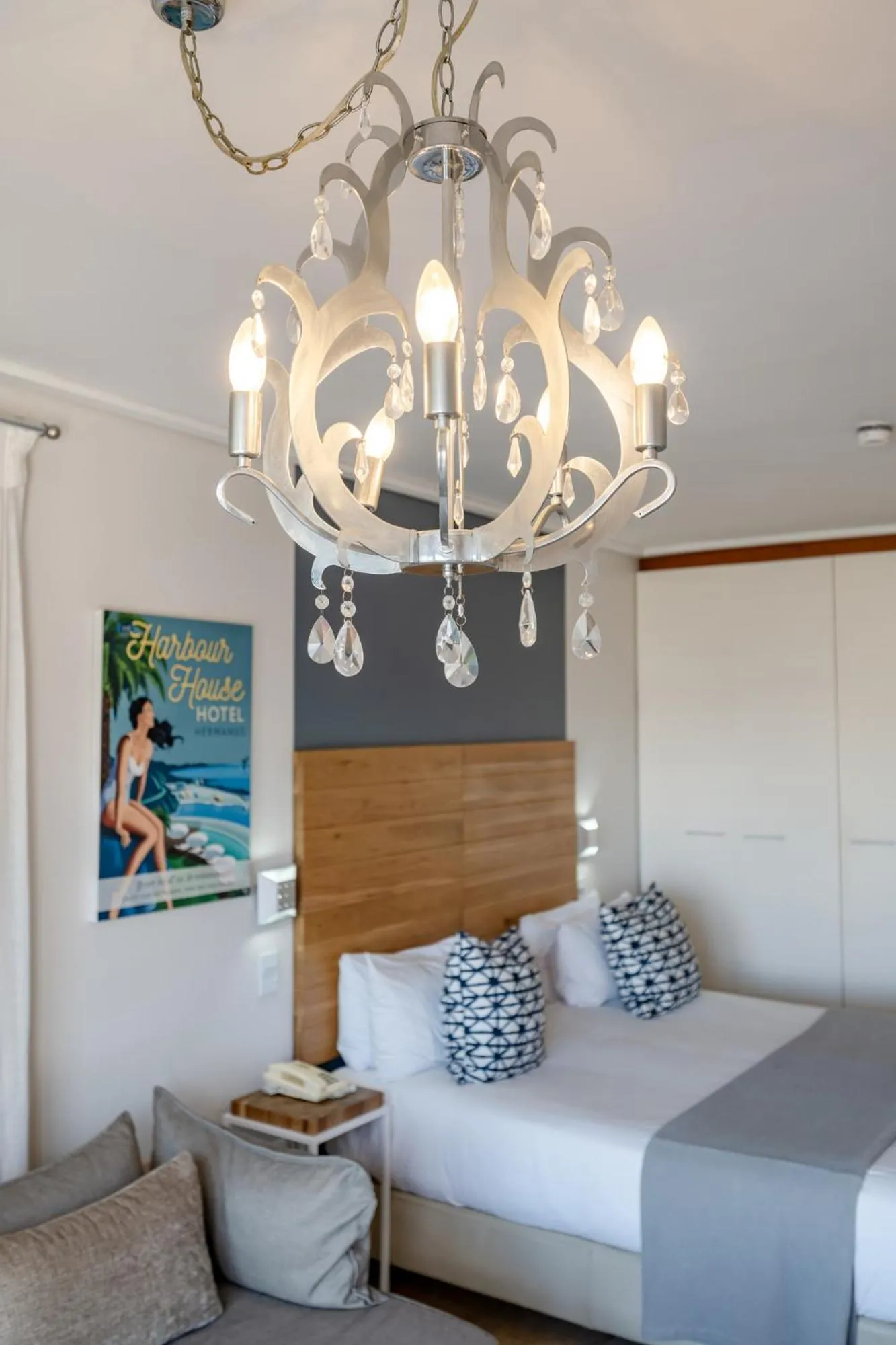 Bed in Harbour House Hotel