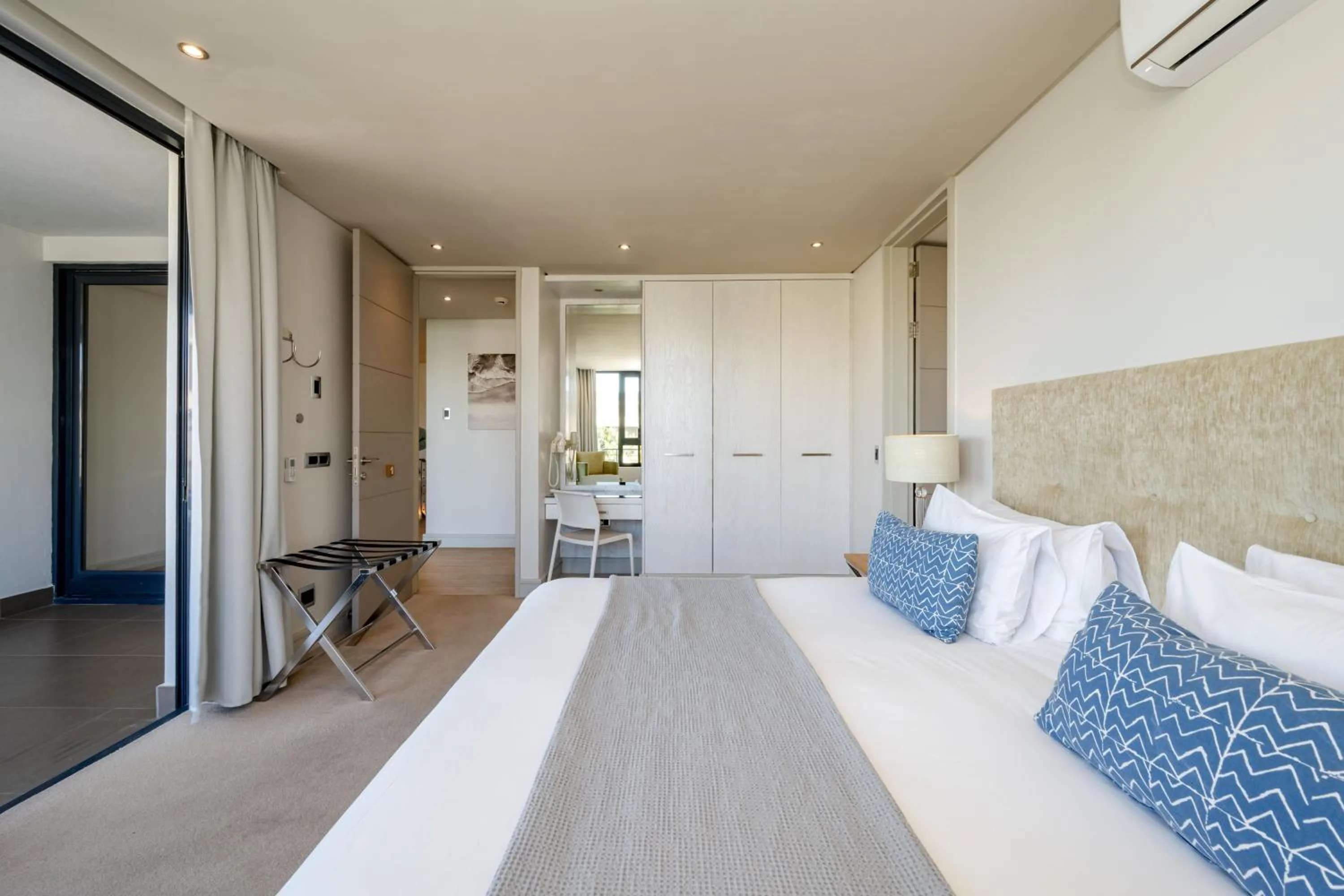 Bedroom, Bed in Harbour House Hotel