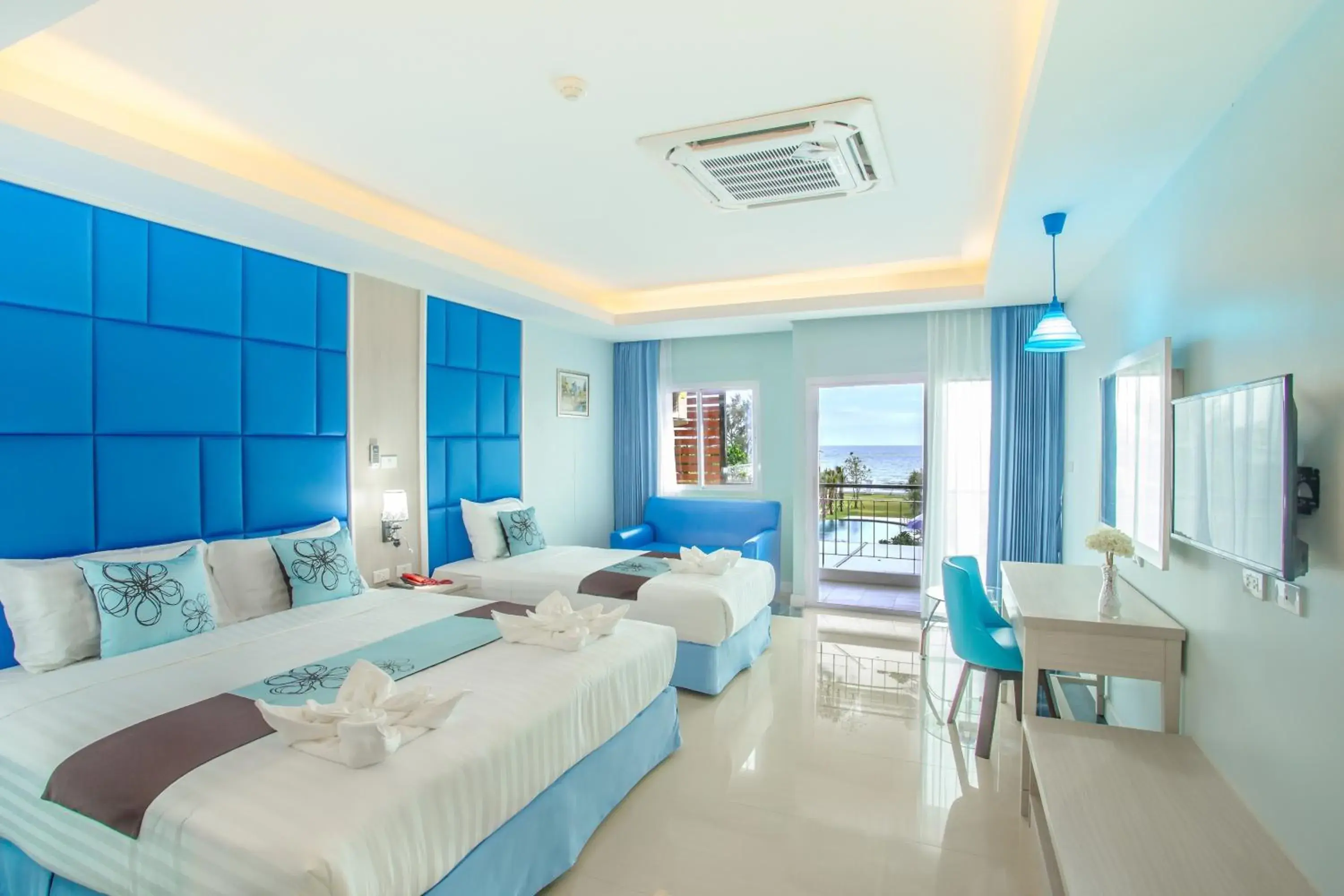 Deluxe Triple Room with Sea View in Saint Tropez Beach Hotel Deluxe Triple Room with Sea View in Saint Tropez Beach Hotel