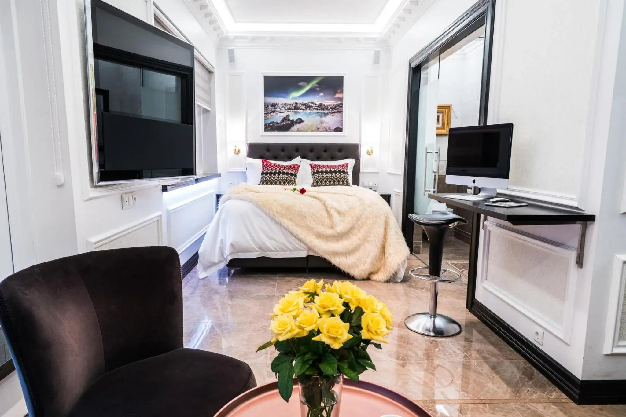 Suite with Hot Tub in Diamond Suites by Reykjavik Keflavik Airport Suite with Hot Tub in Diamond Suites by Reykjavik Keflavik Airport