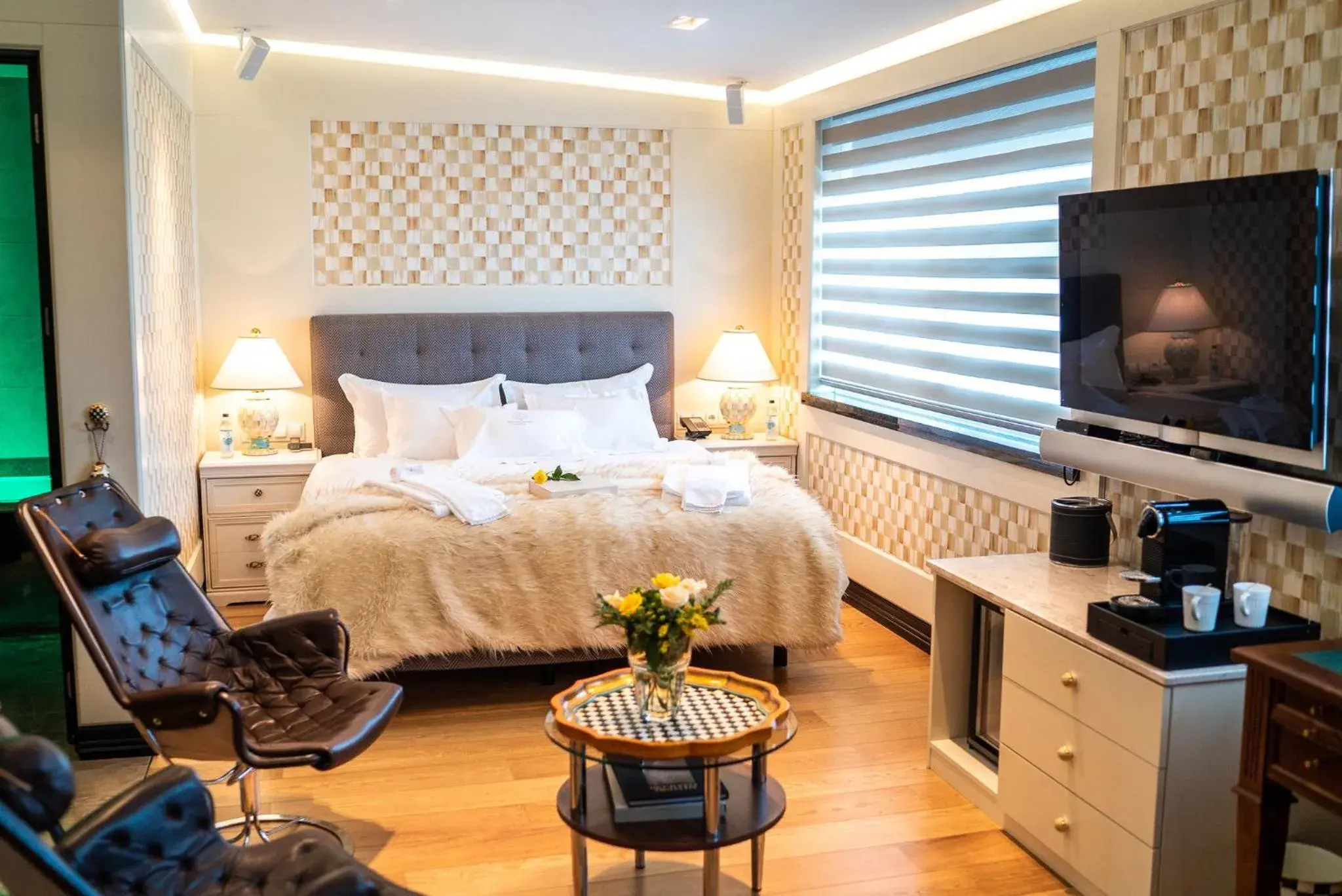 Emerald Suite in Diamond Suites by Reykjavik Keflavik Airport Emerald Suite in Diamond Suites by Reykjavik Keflavik Airport