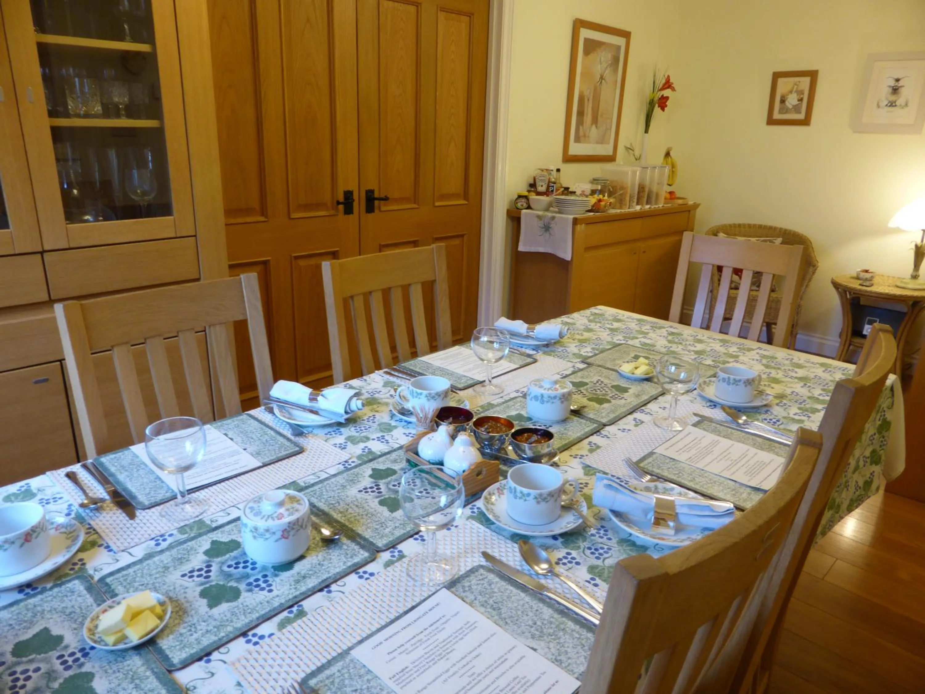 Photo of the whole room in Liongate House