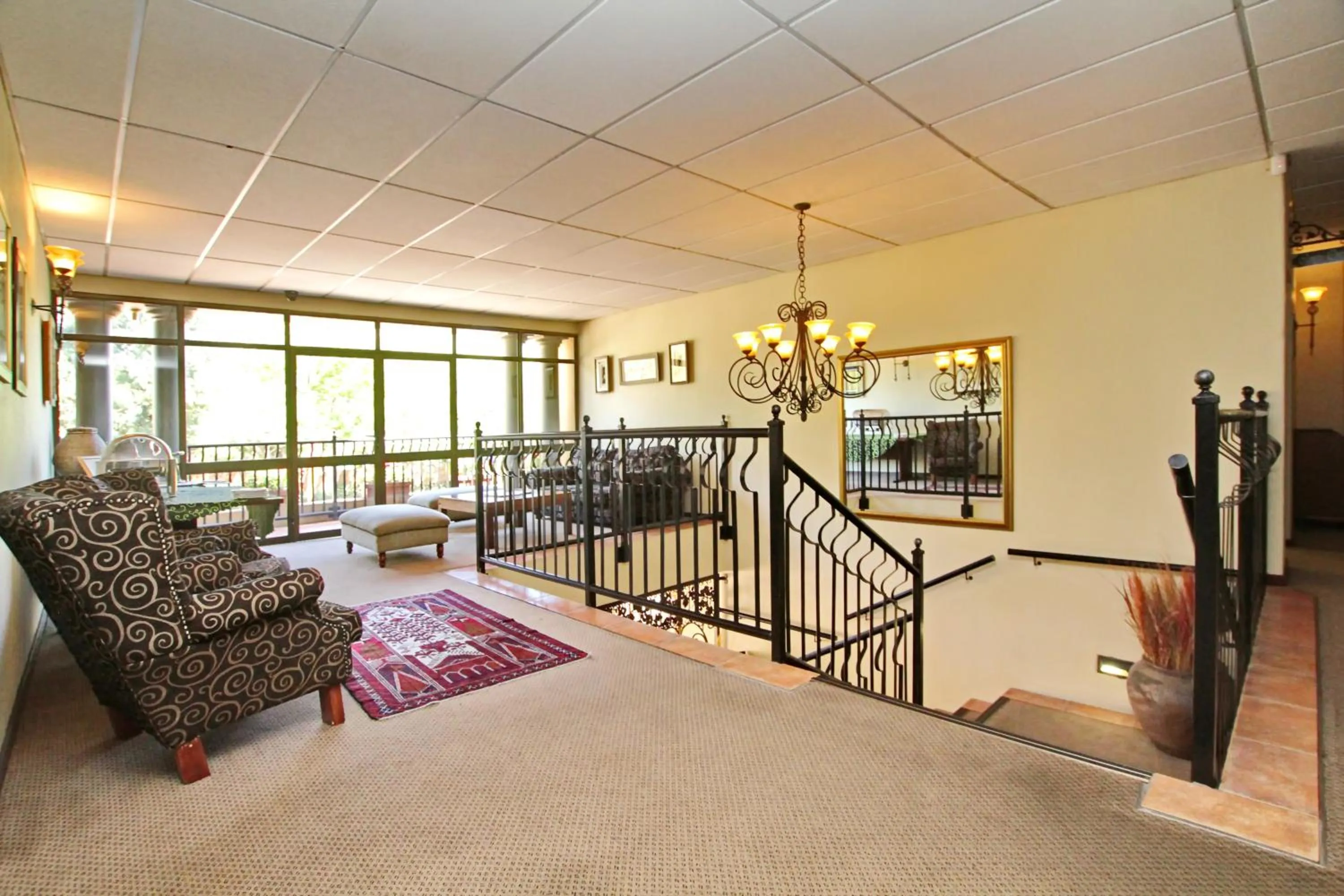 Seating area in Benvenuto Hotel & Conference Centre