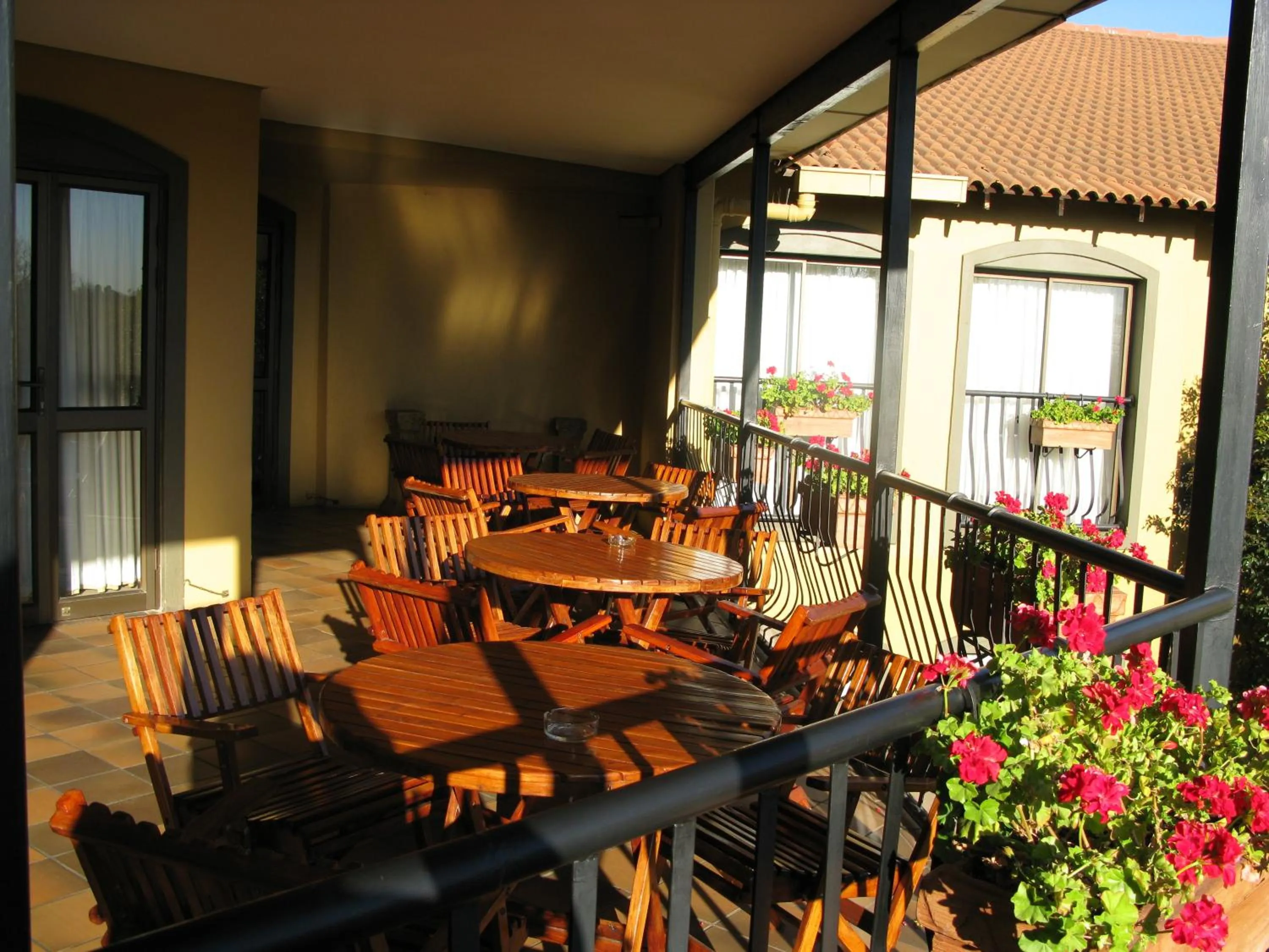 Lounge or bar in Benvenuto Hotel & Conference Centre