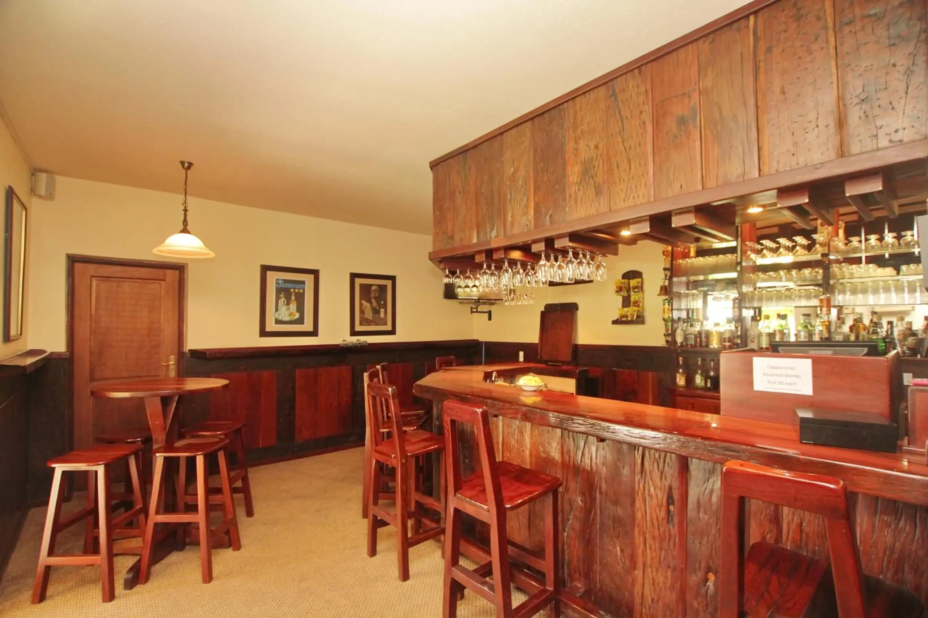 Restaurant/places to eat in Benvenuto Hotel & Conference Centre