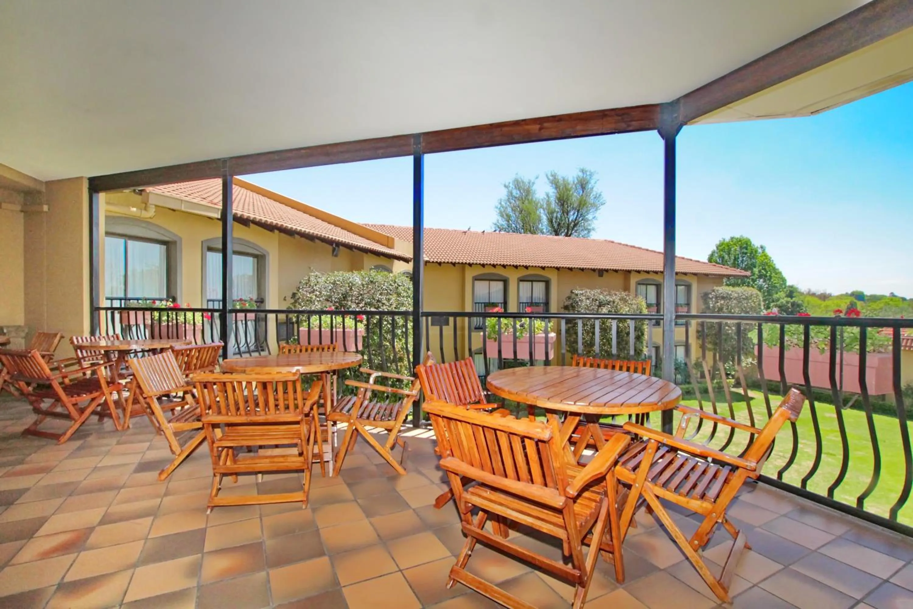 Balcony/Terrace in Benvenuto Hotel & Conference Centre