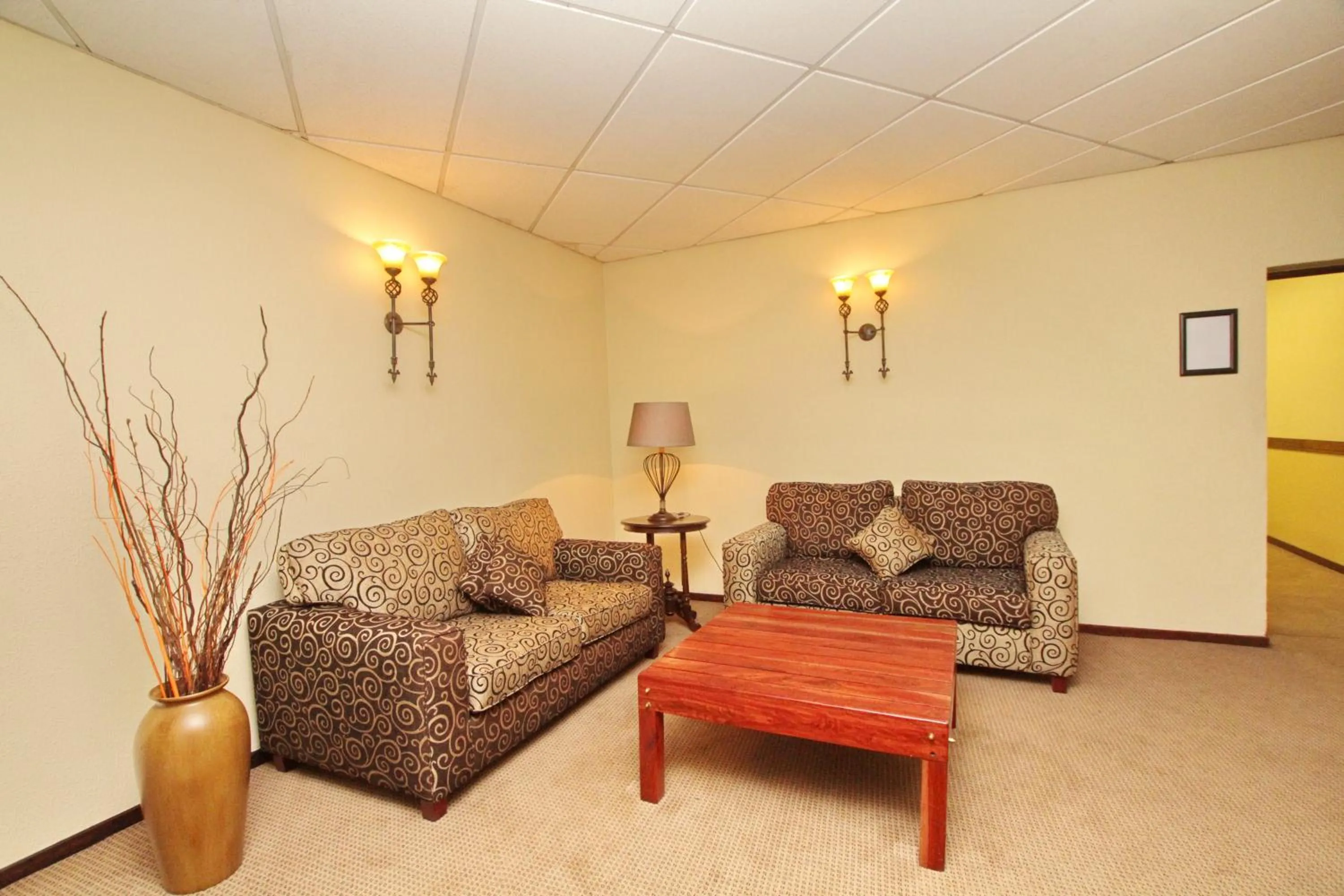 Seating area in Benvenuto Hotel & Conference Centre