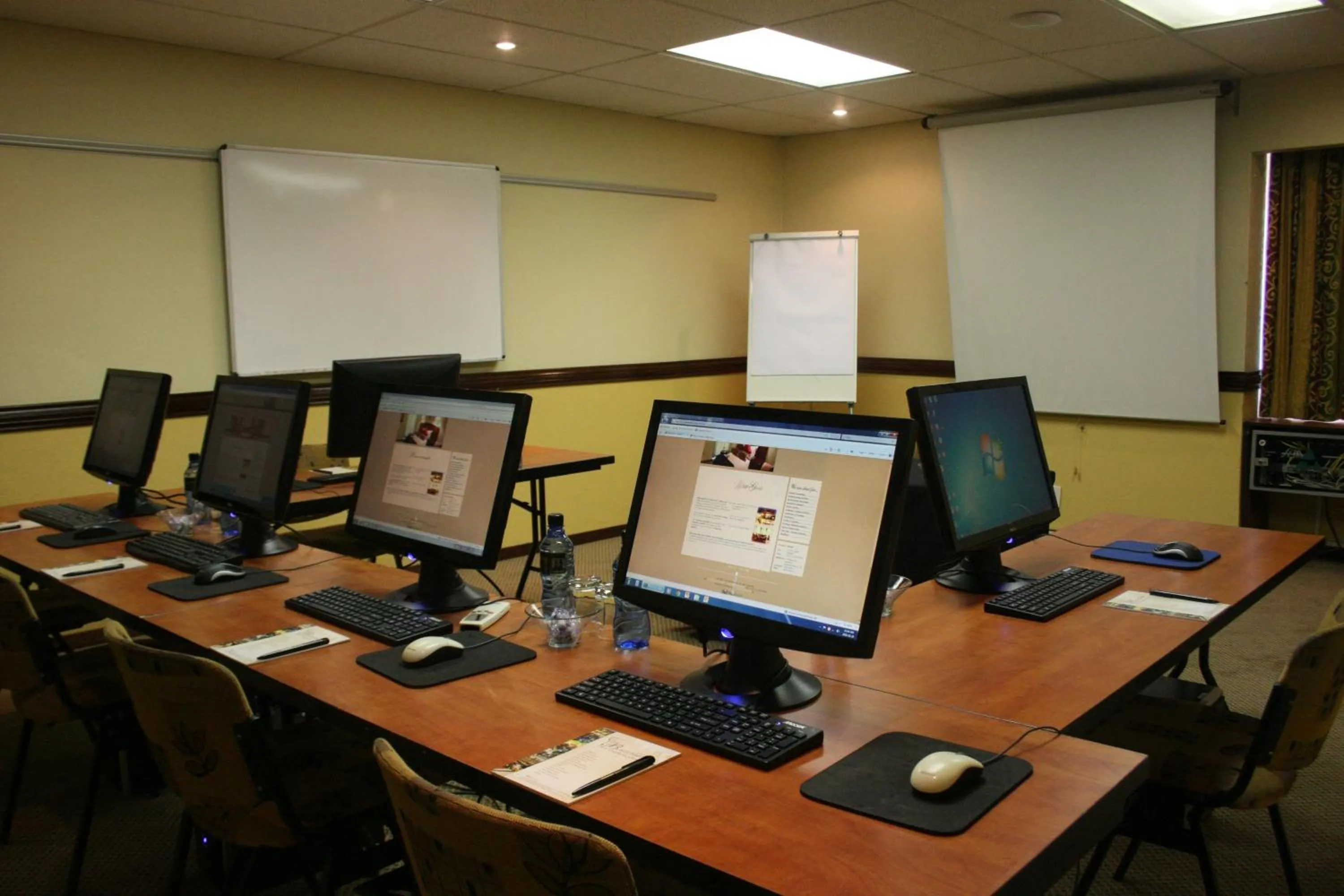 Business facilities in Benvenuto Hotel & Conference Centre