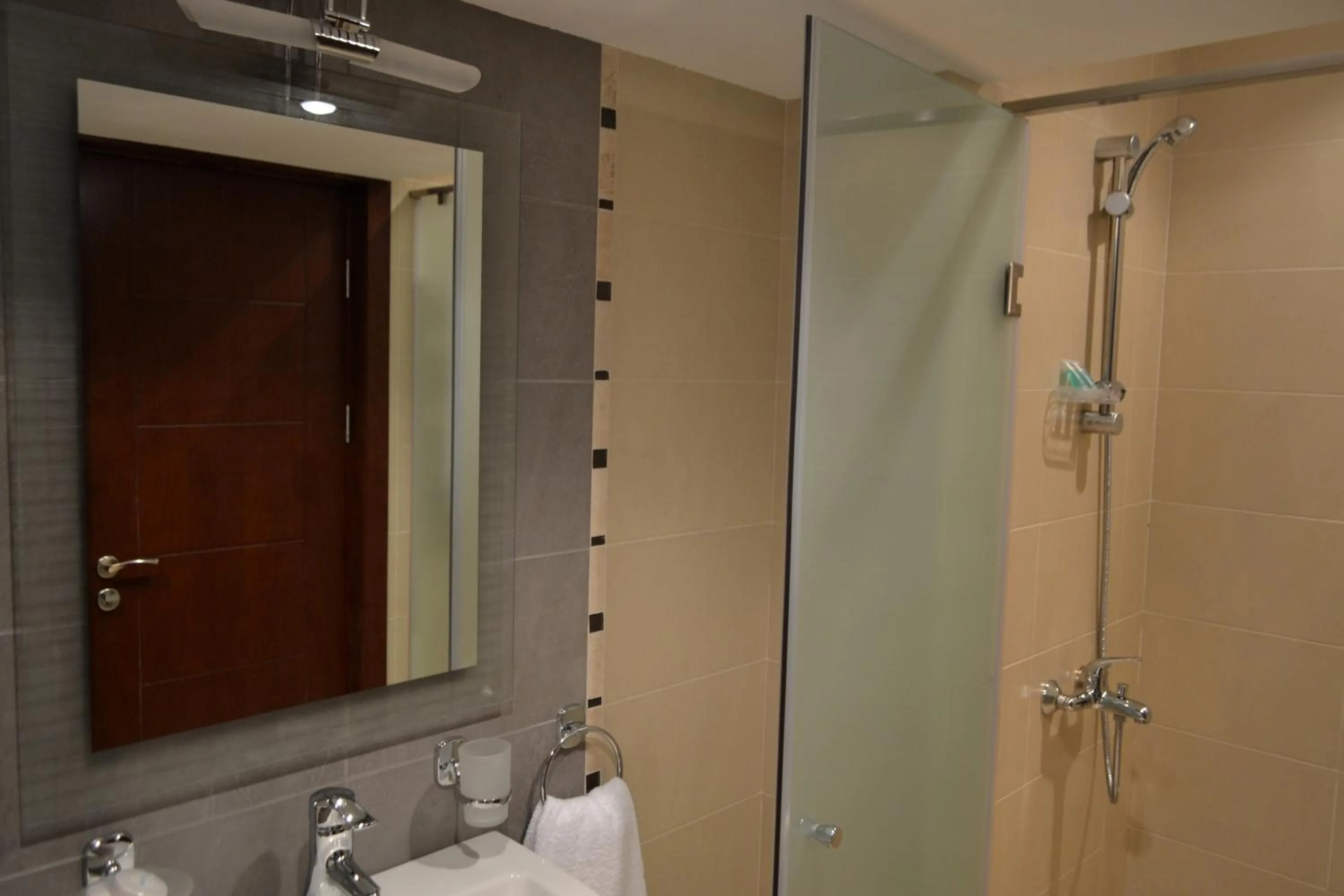 Shower in Villadzor Apart Hotel