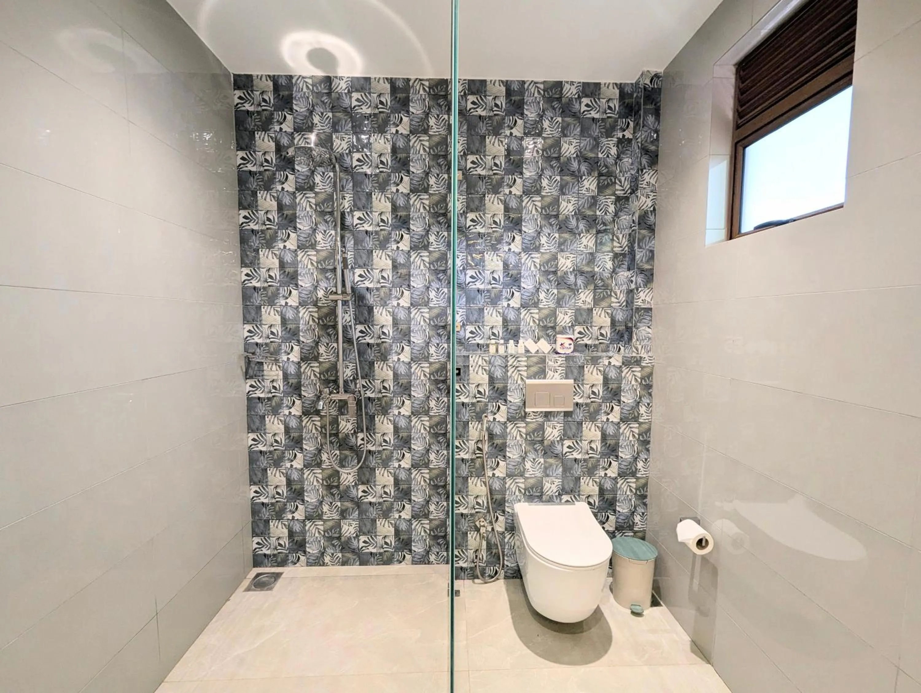 Toilet in Pinthaliya Resort