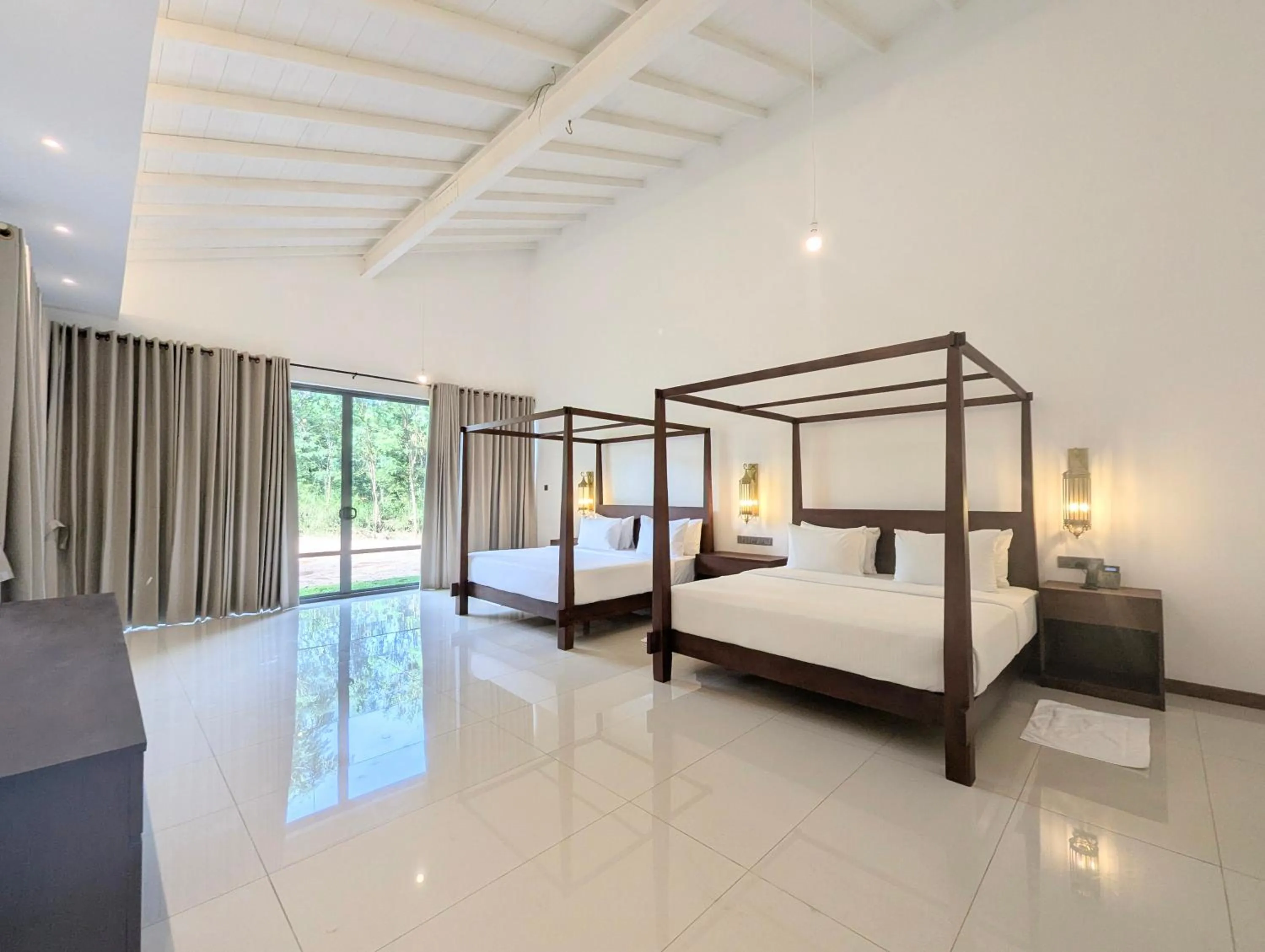 Bed in Pinthaliya Resort
