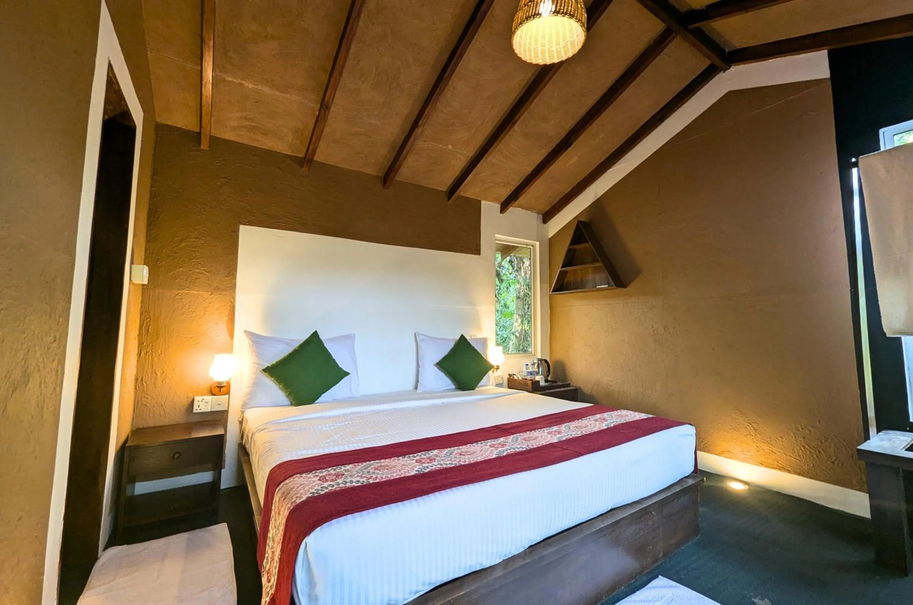 Bed in Pinthaliya Resort