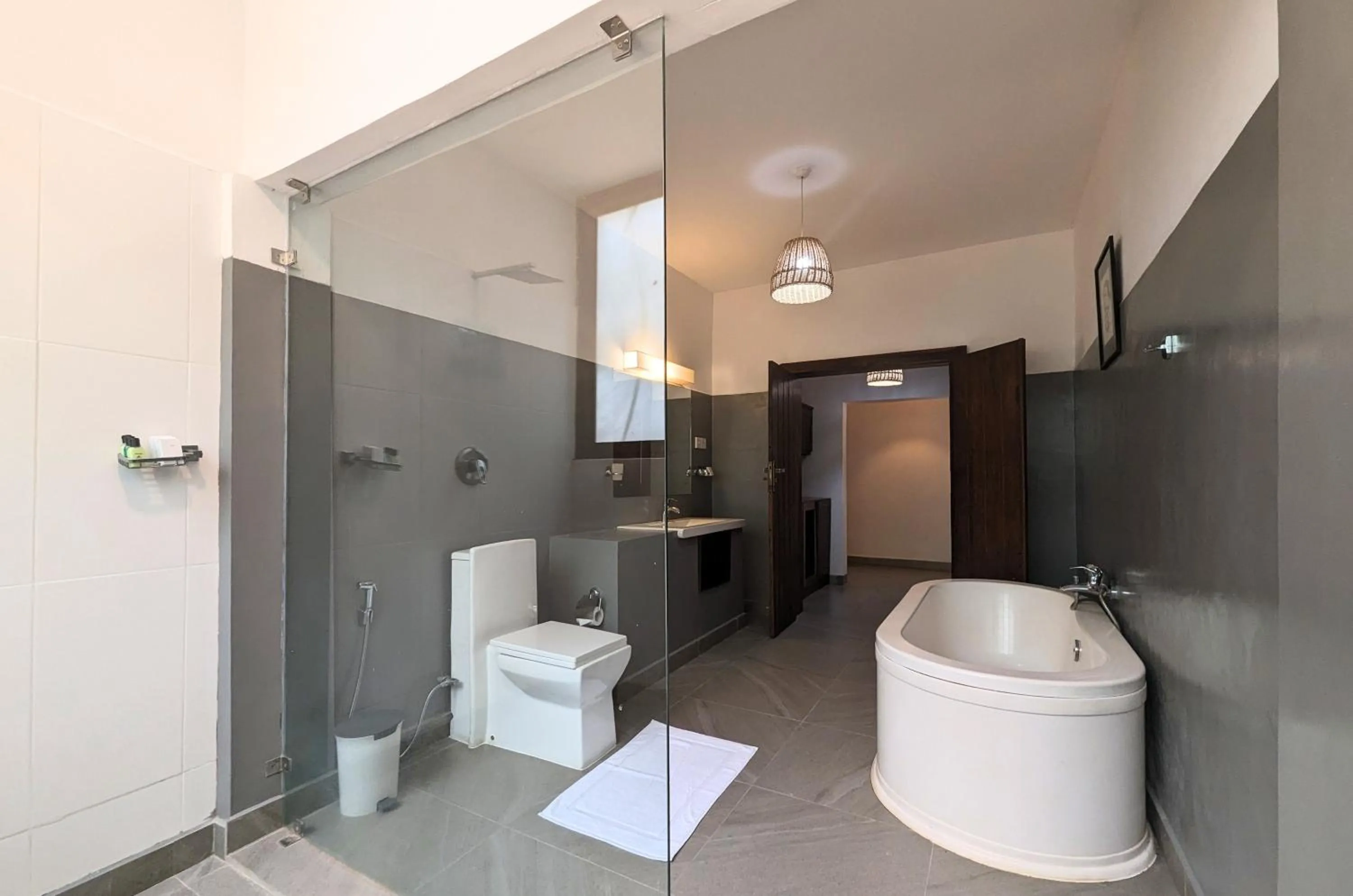 Shower in Pinthaliya Resort