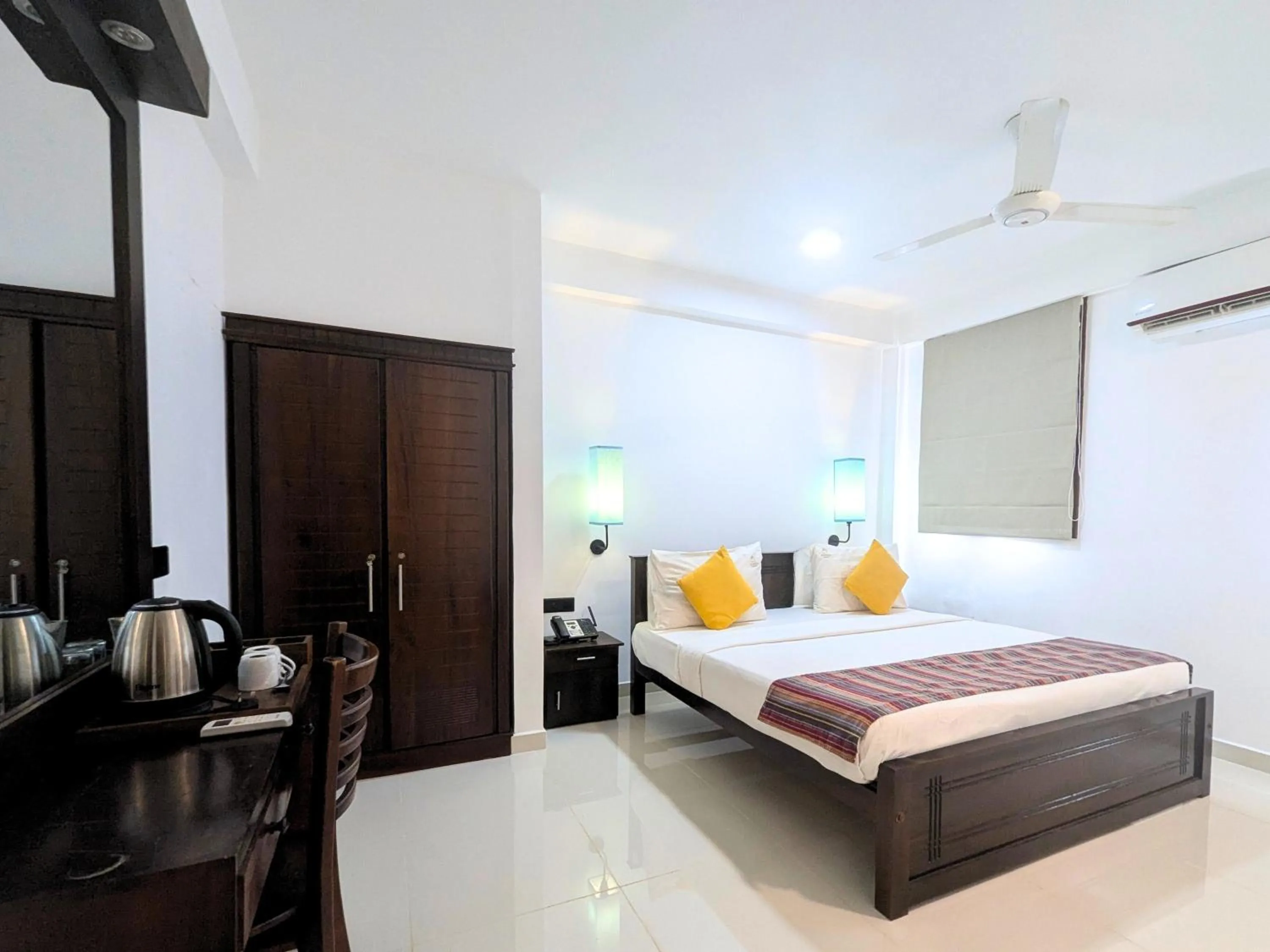 Bed in Pinthaliya Resort