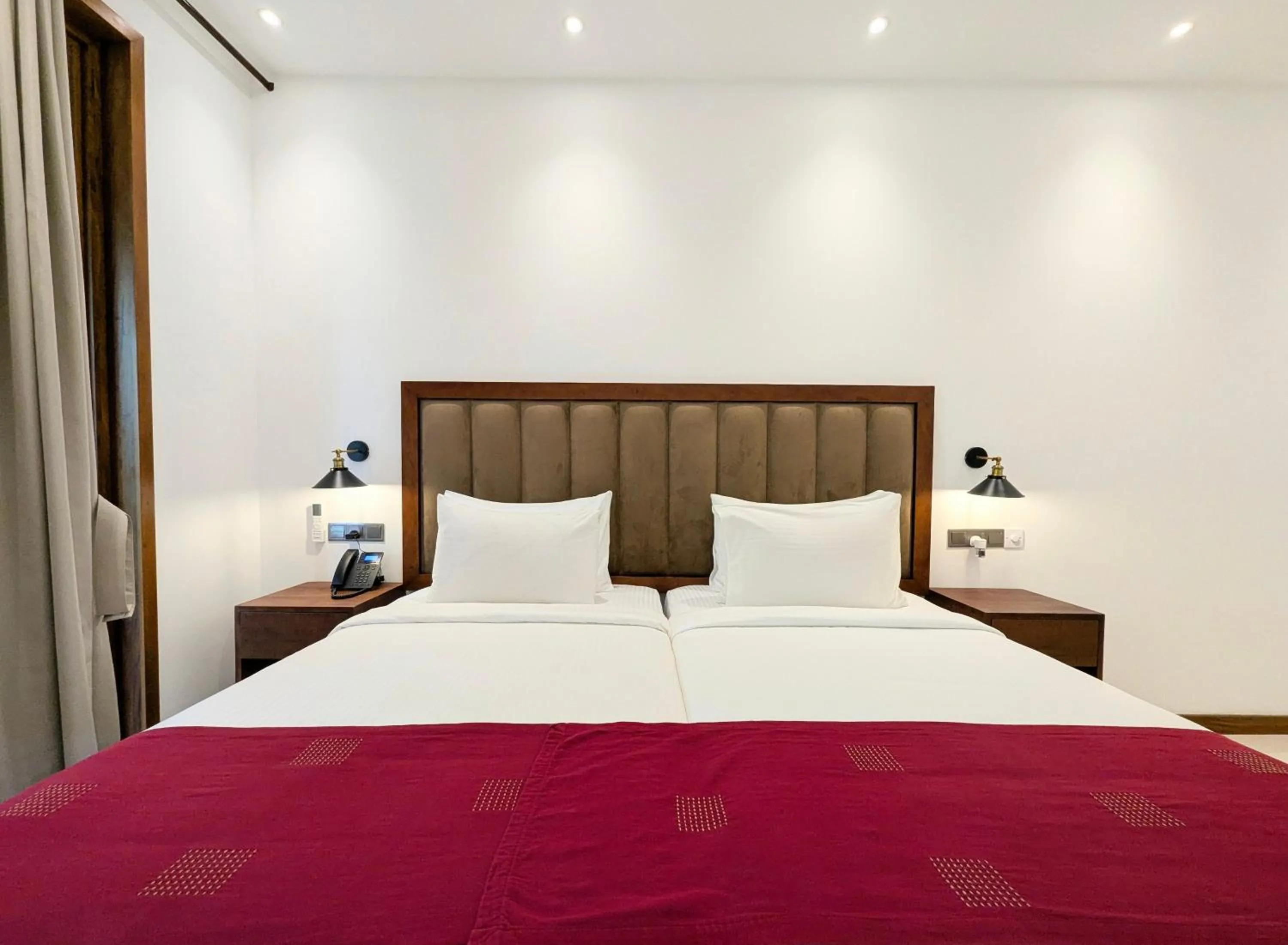 Bed in Pinthaliya Resort